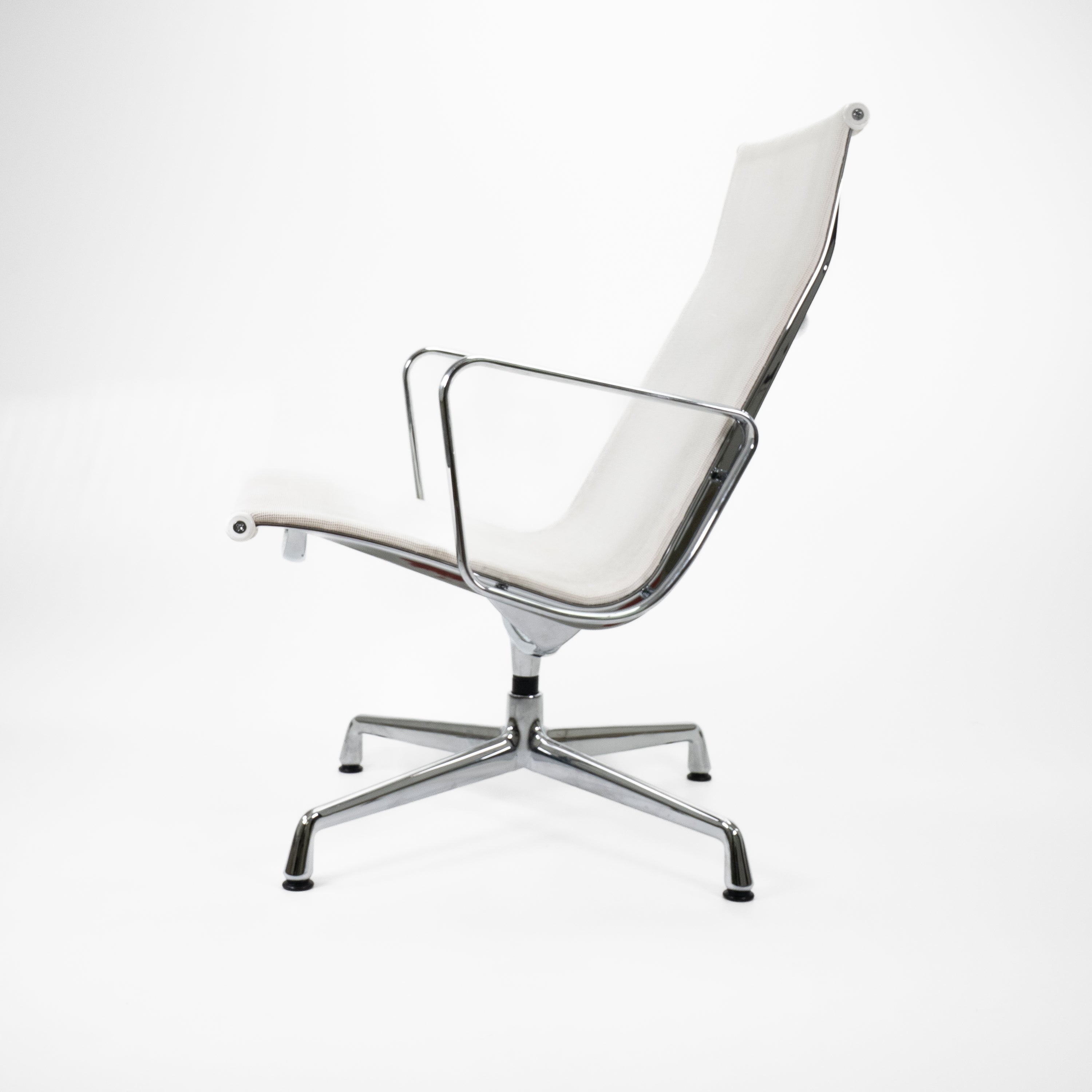 116-Vitra-CZustand-Gestell-Chrom-Bezug-NetzWeiss-02.jpg