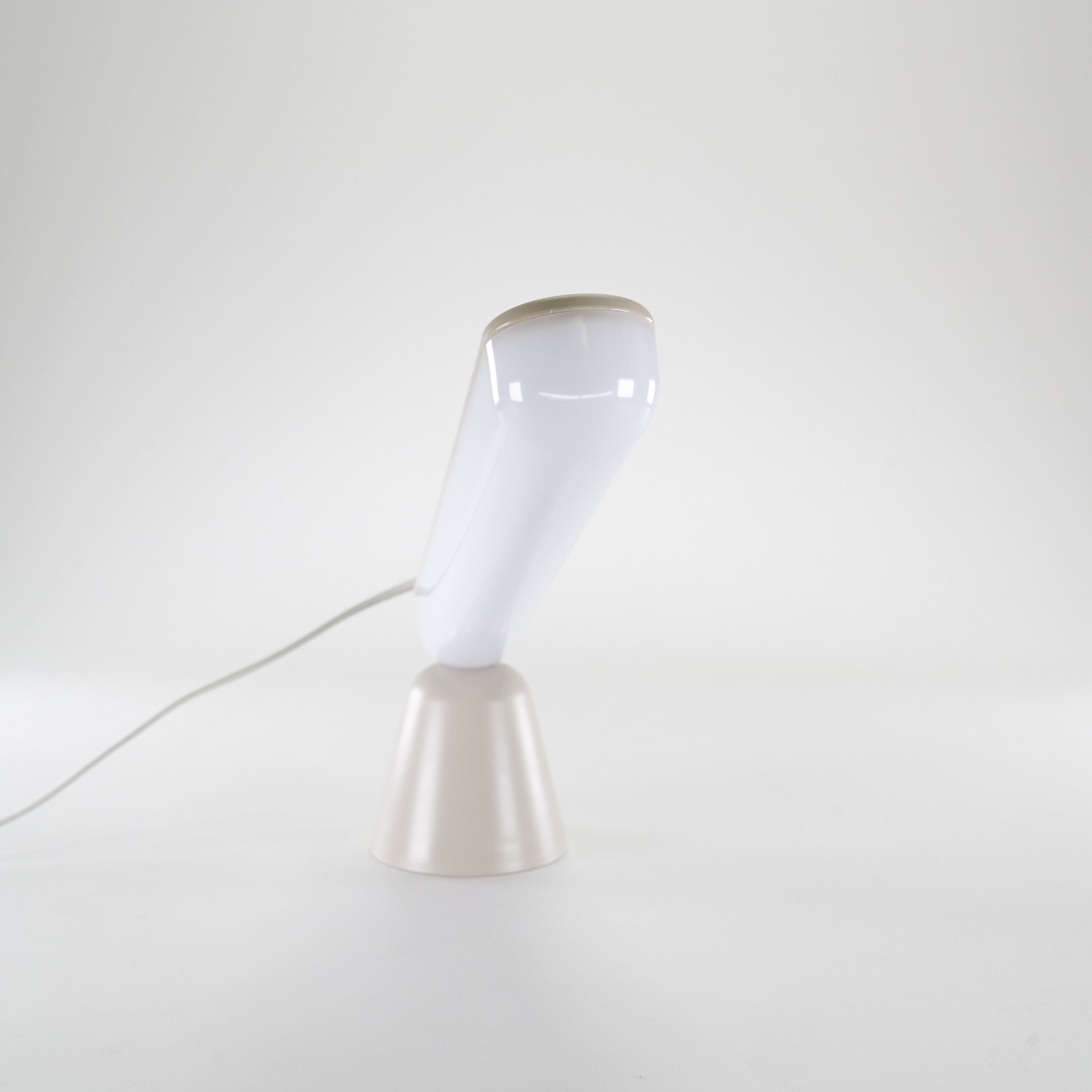 AcrobatTableLamp-NormannCopenhagen-AZustand-Variante-LightGrey-02.jpg