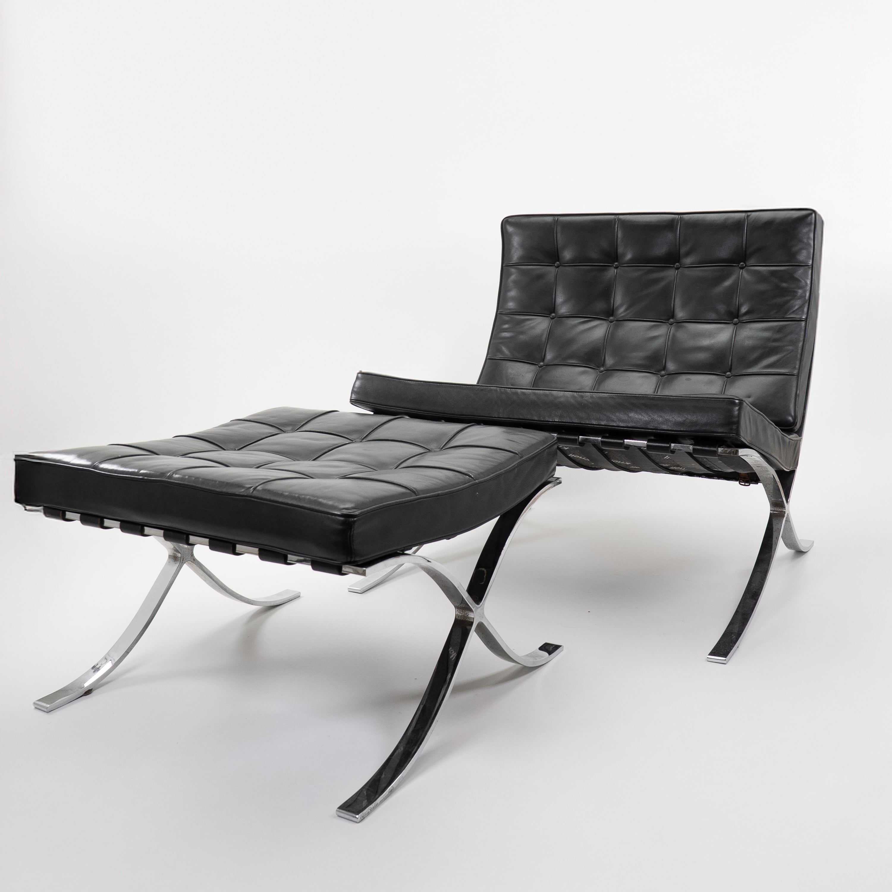Barcelona_Chair_mit_Ottoman_-_Knoll_-_C-Zustand_-_Leder_Schwarz-01.jpg
