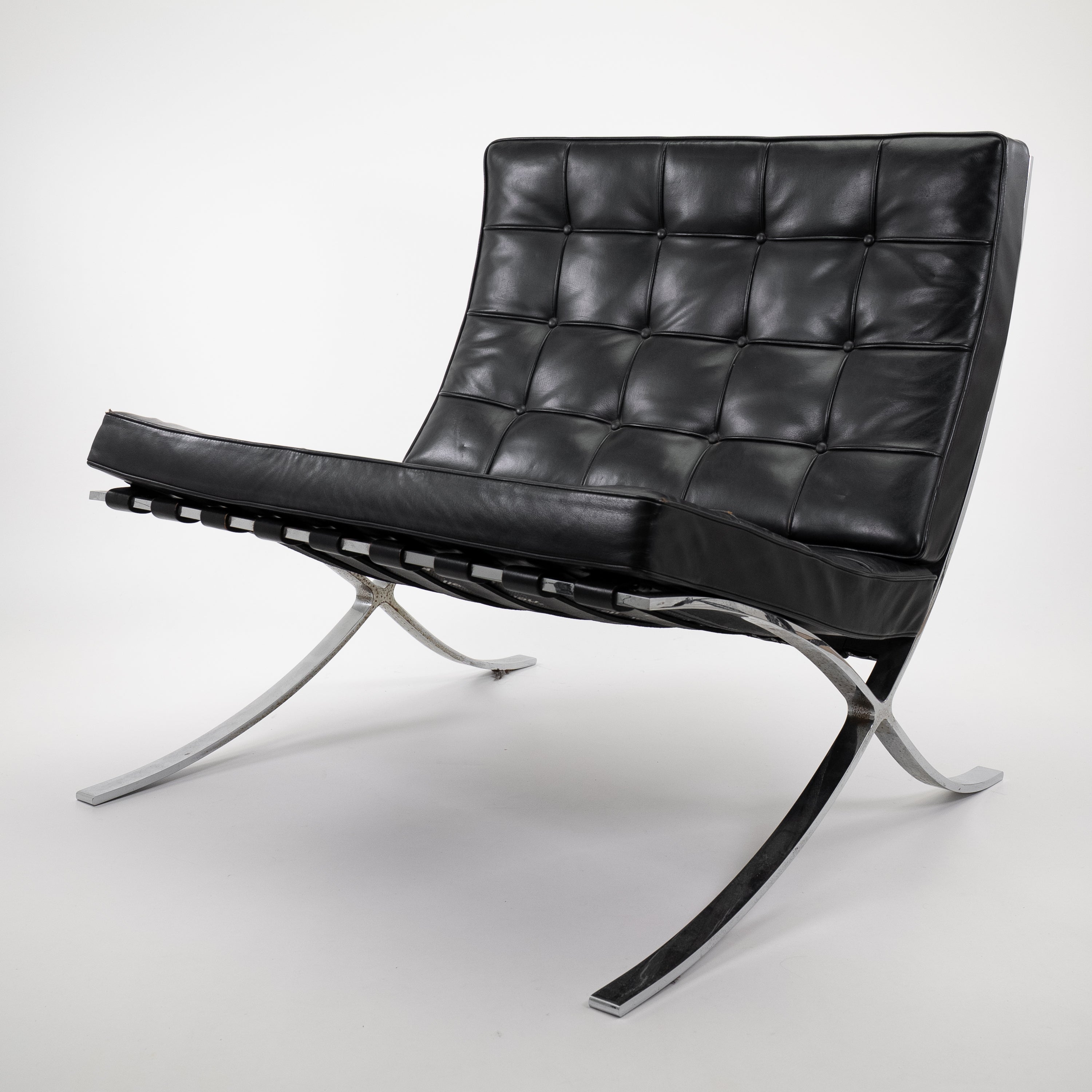 Barcelona_Chair_mit_Ottoman_-_Knoll_-_C-Zustand_-_Leder_Schwarz-02.jpg
