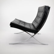 Knoll International | Barcelona Chair mit Ottoman
