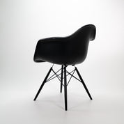 Vitra | DAW Plastic Armchair Vollpolster