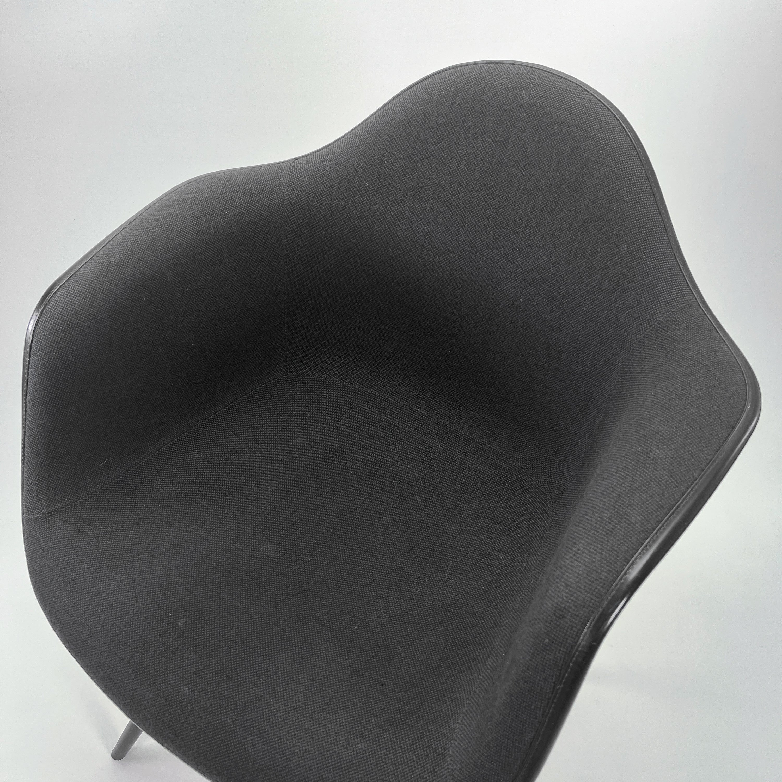 Vitra | DAW Plastic Armchair Vollpolster
