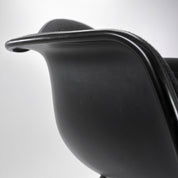 Vitra | DAW Plastic Armchair Vollpolster