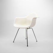 Vitra | DAX Plastic Armchair