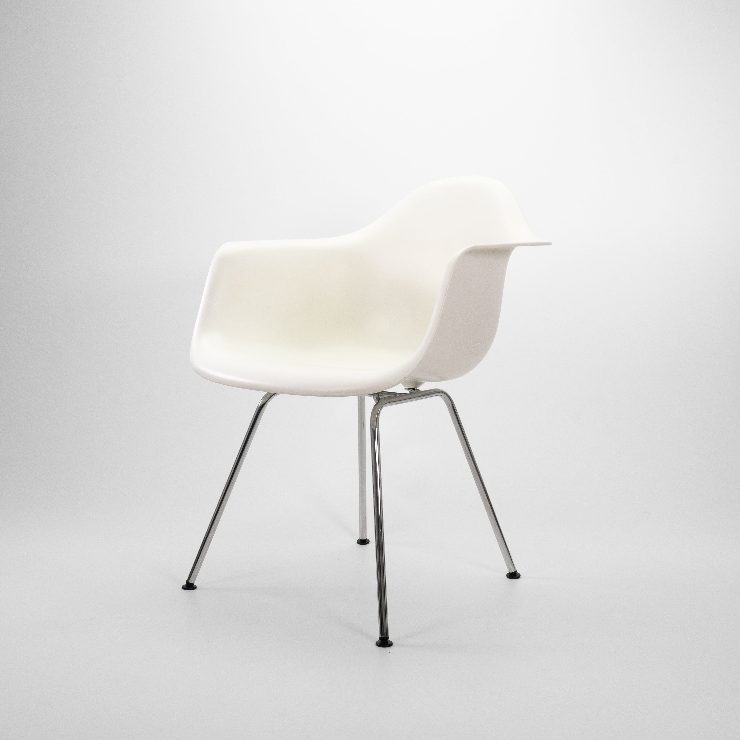 Vitra | DAX Plastic Armchair