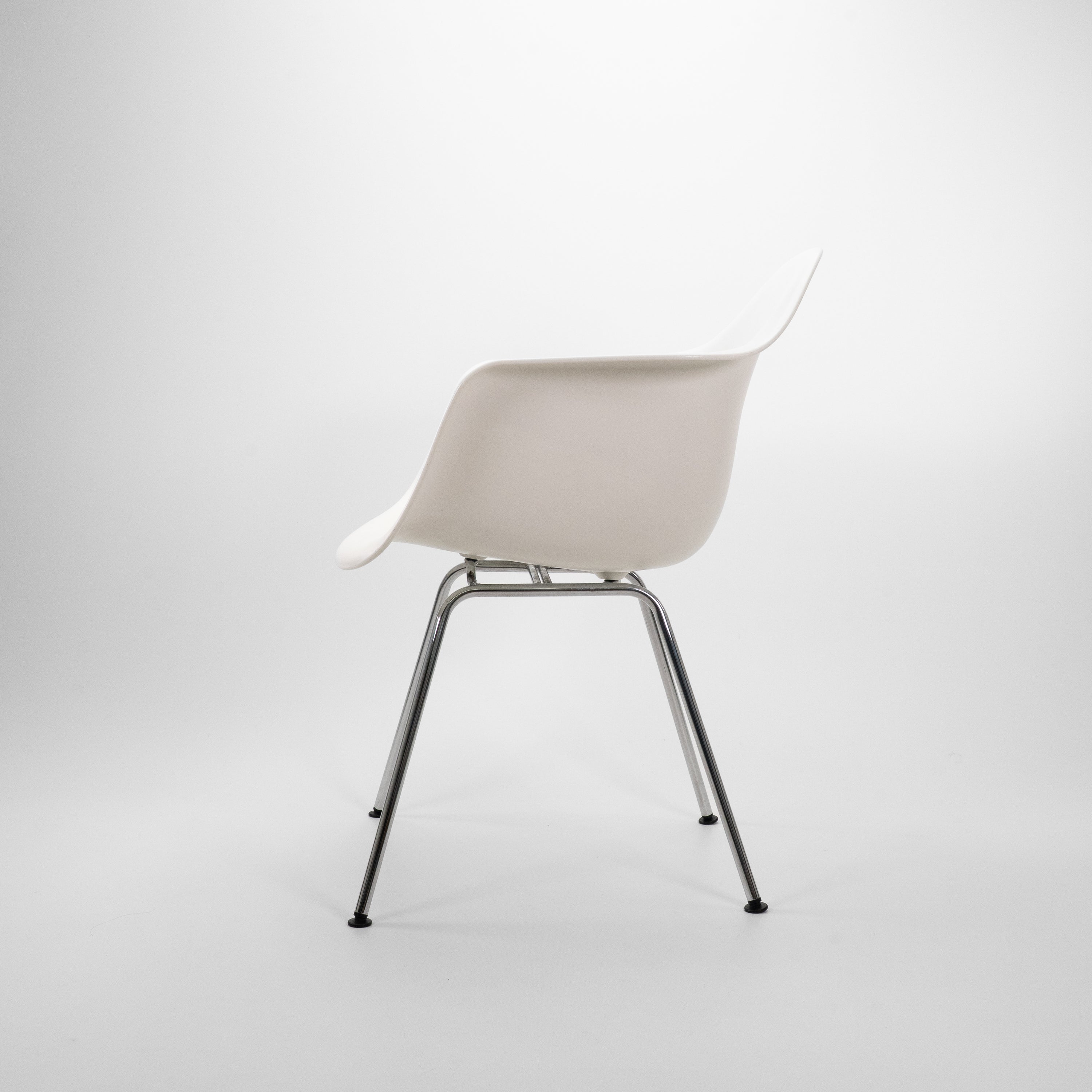 Vitra | DAX Plastic Armchair