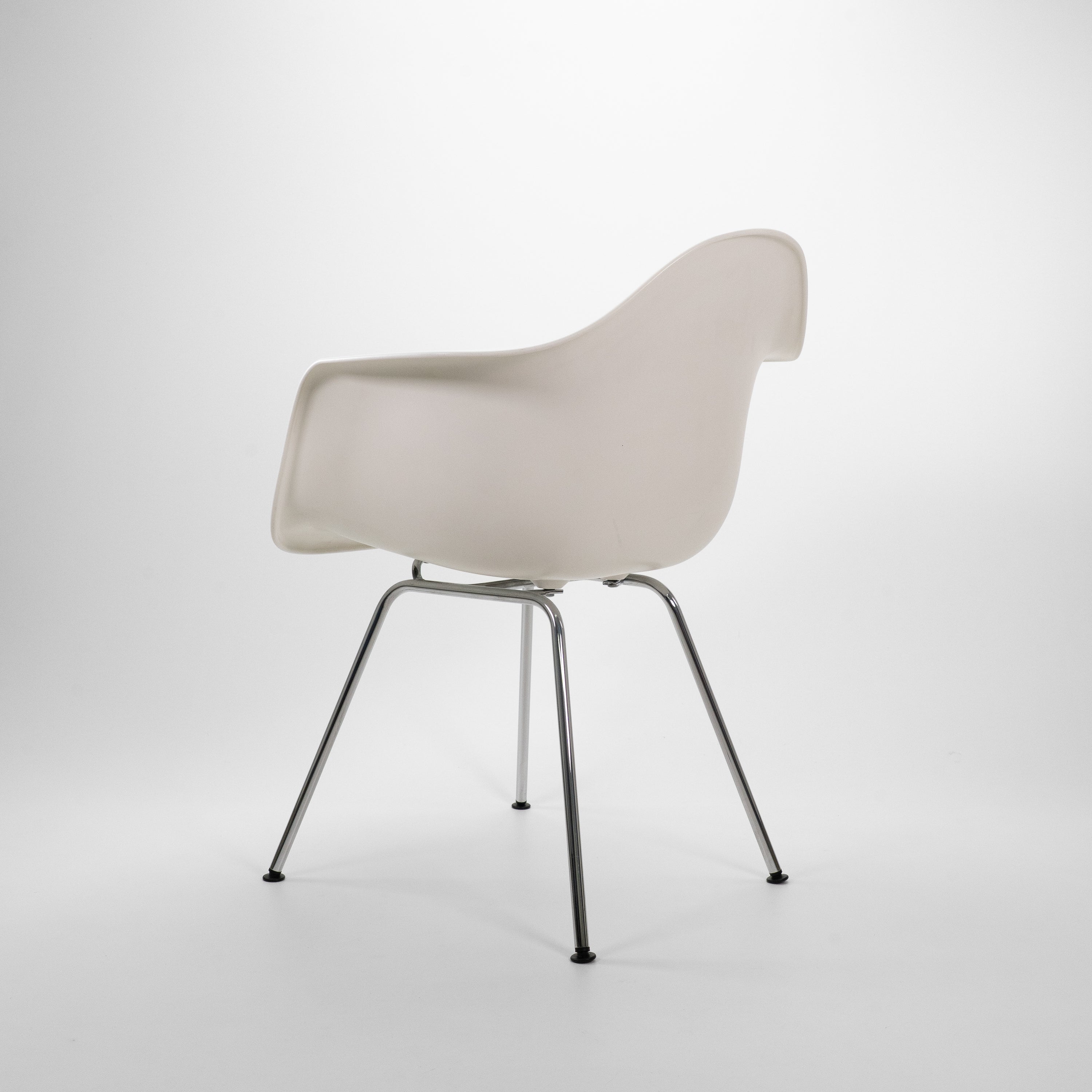 Vitra | DAX Plastic Armchair