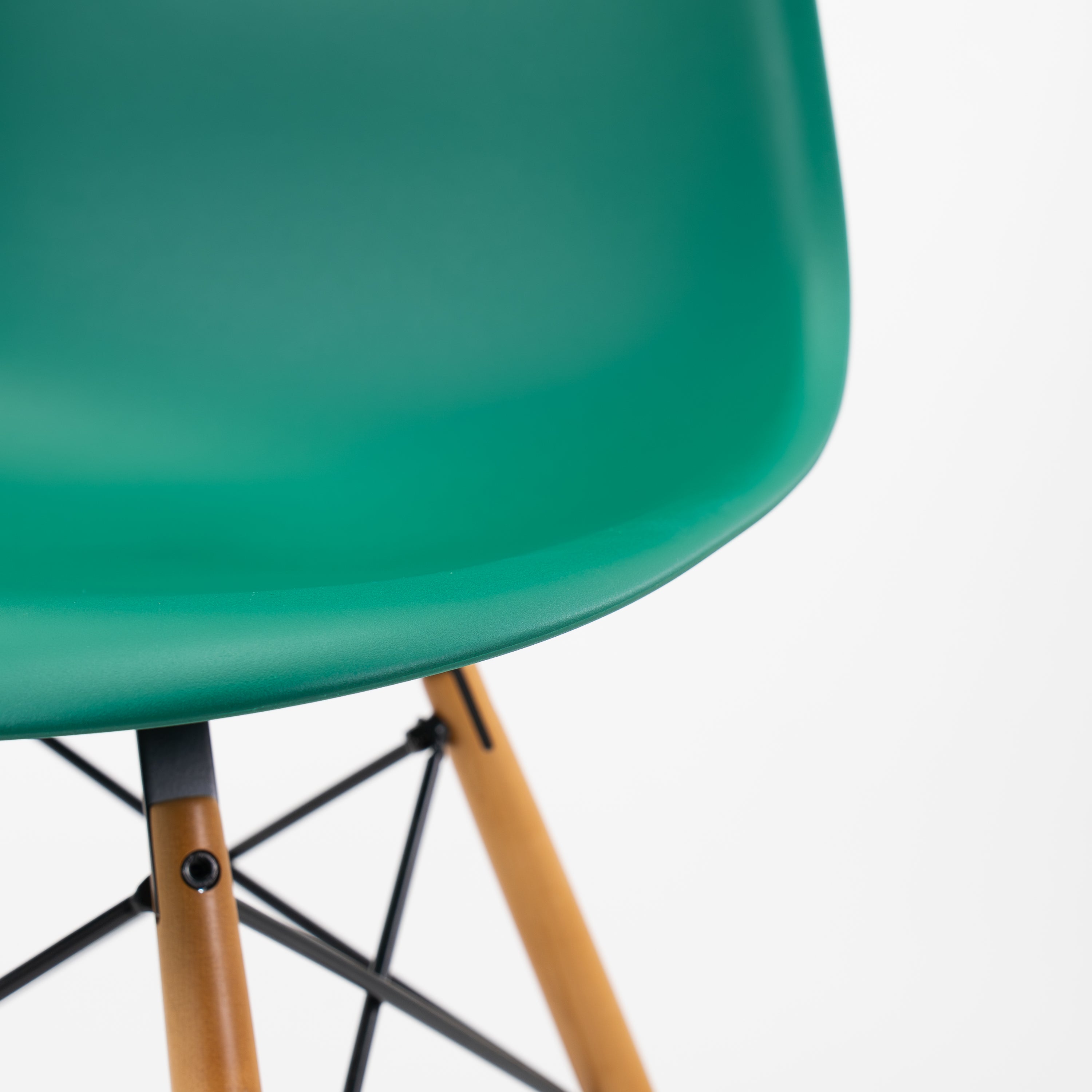 Vitra | DSW Side Chair