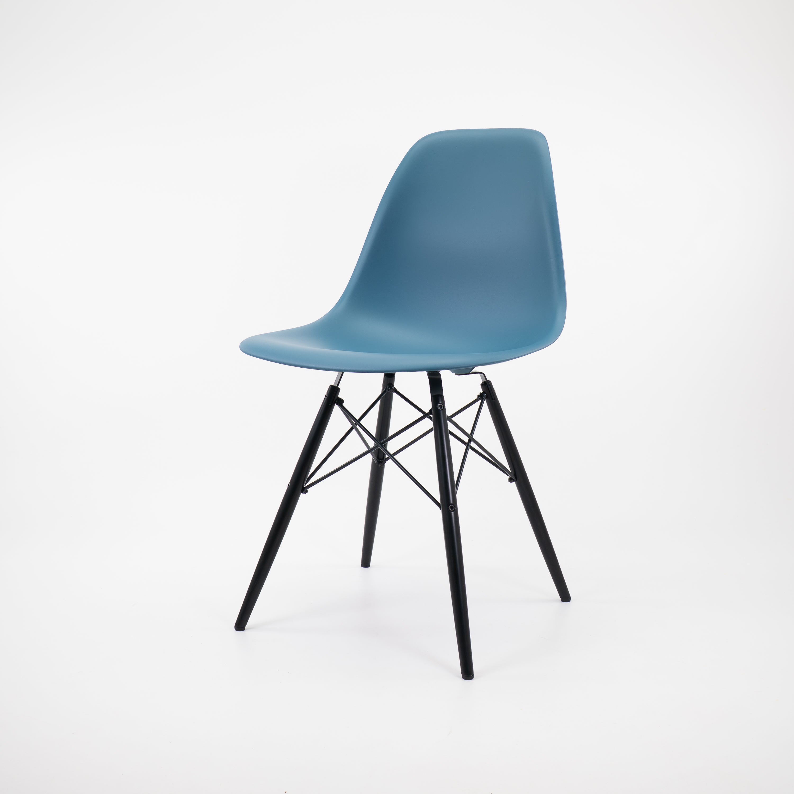 Vitra | DSW Side Chair
