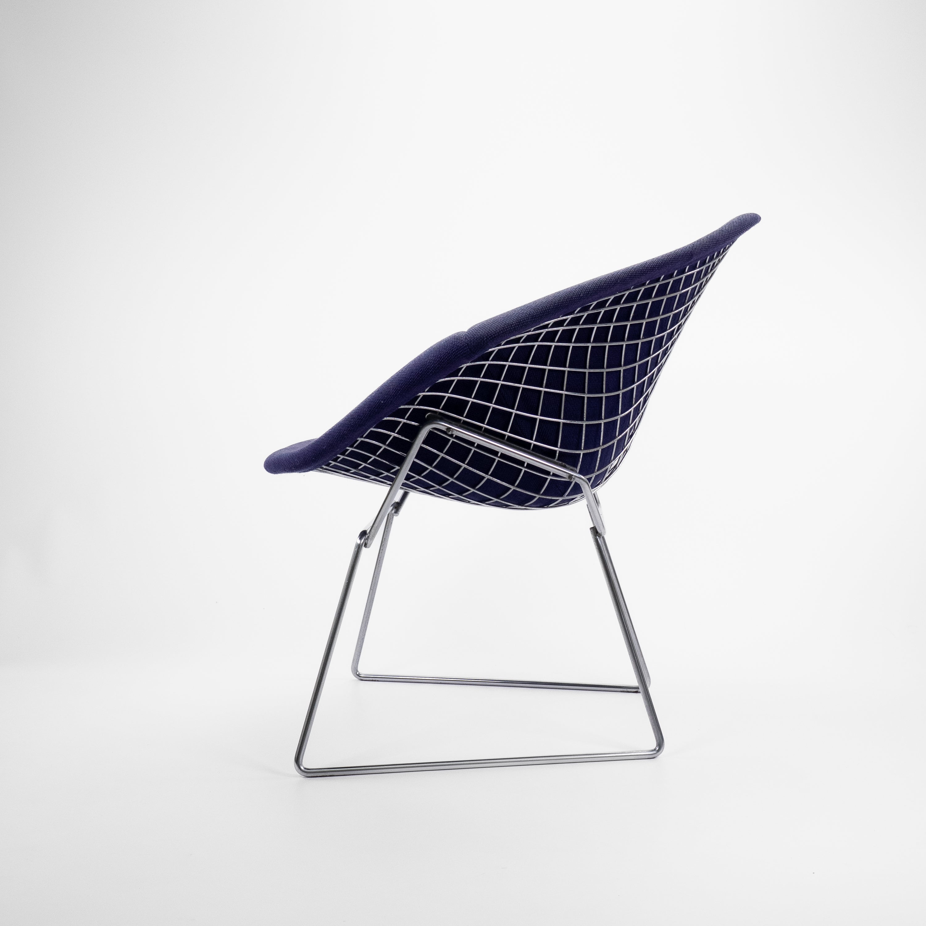 DiamondChair-KnollInternational-BZustand-Gestell-Chrom-Vollpolster-Violet-02.jpg