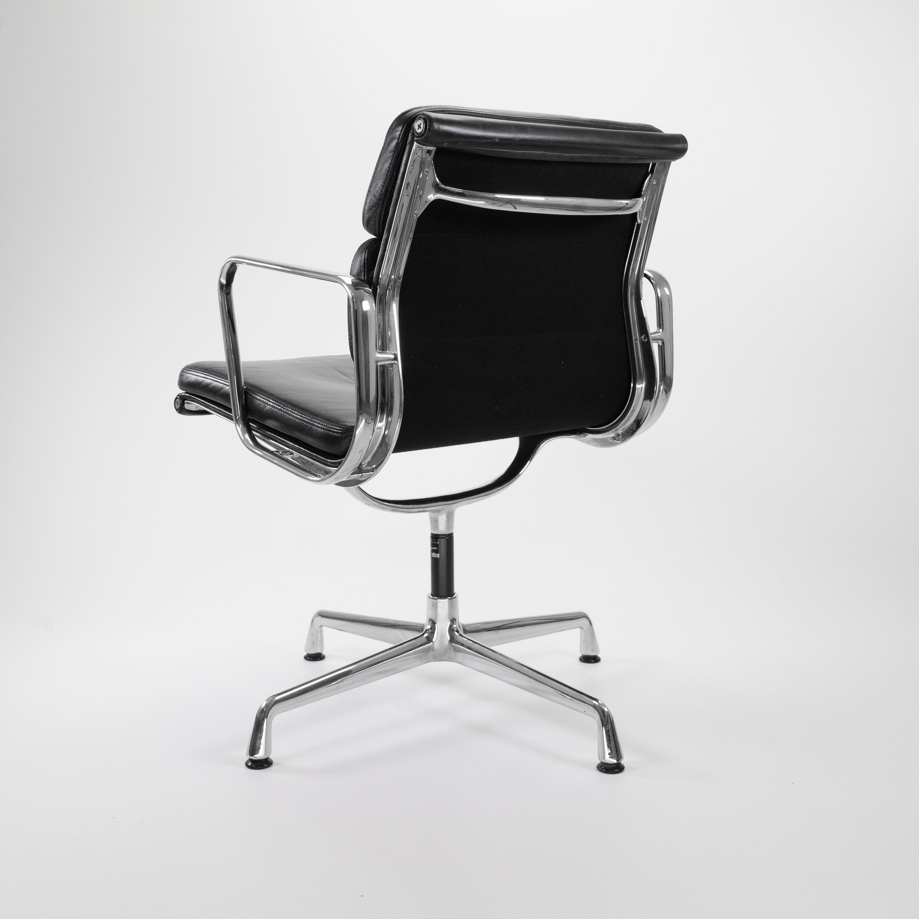 Vitra | EA208