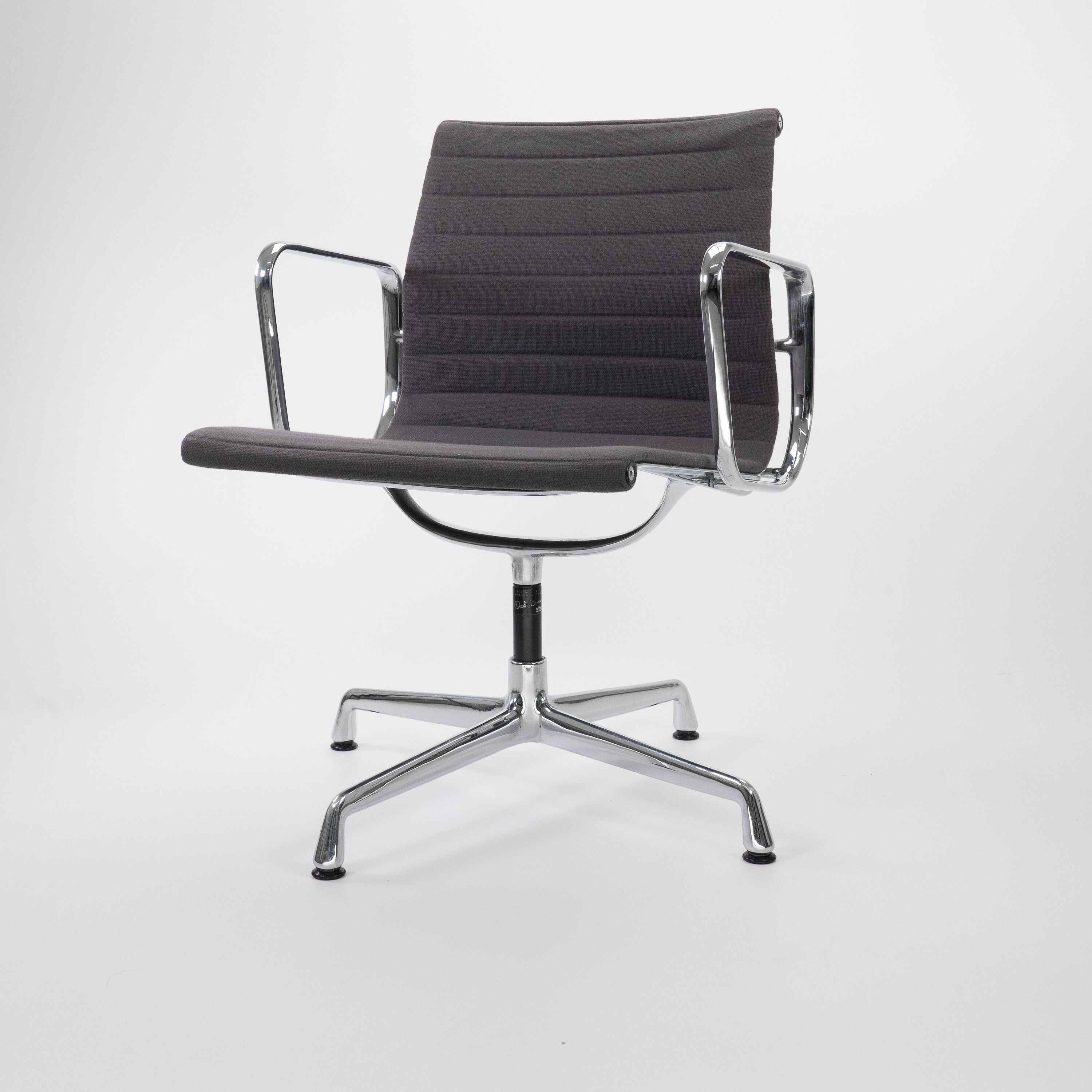 EA108-Vitra-CZustand-Gestell-Drehbar-Hopsack-Dunkelgrau-01.jpg