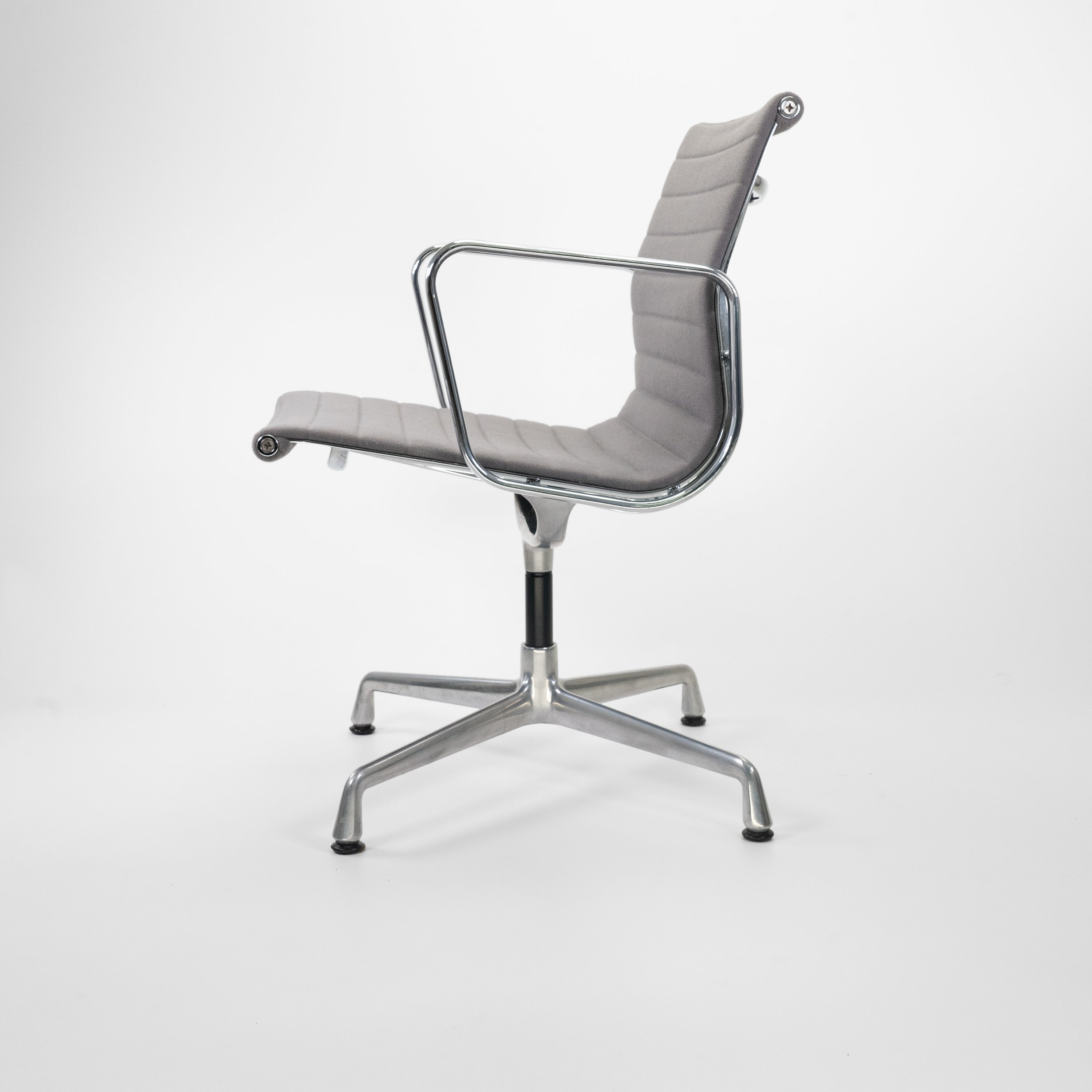 EA108-Vitra-CZustand-Gestell-Drehbar-Hopsack-Grau-02.jpg