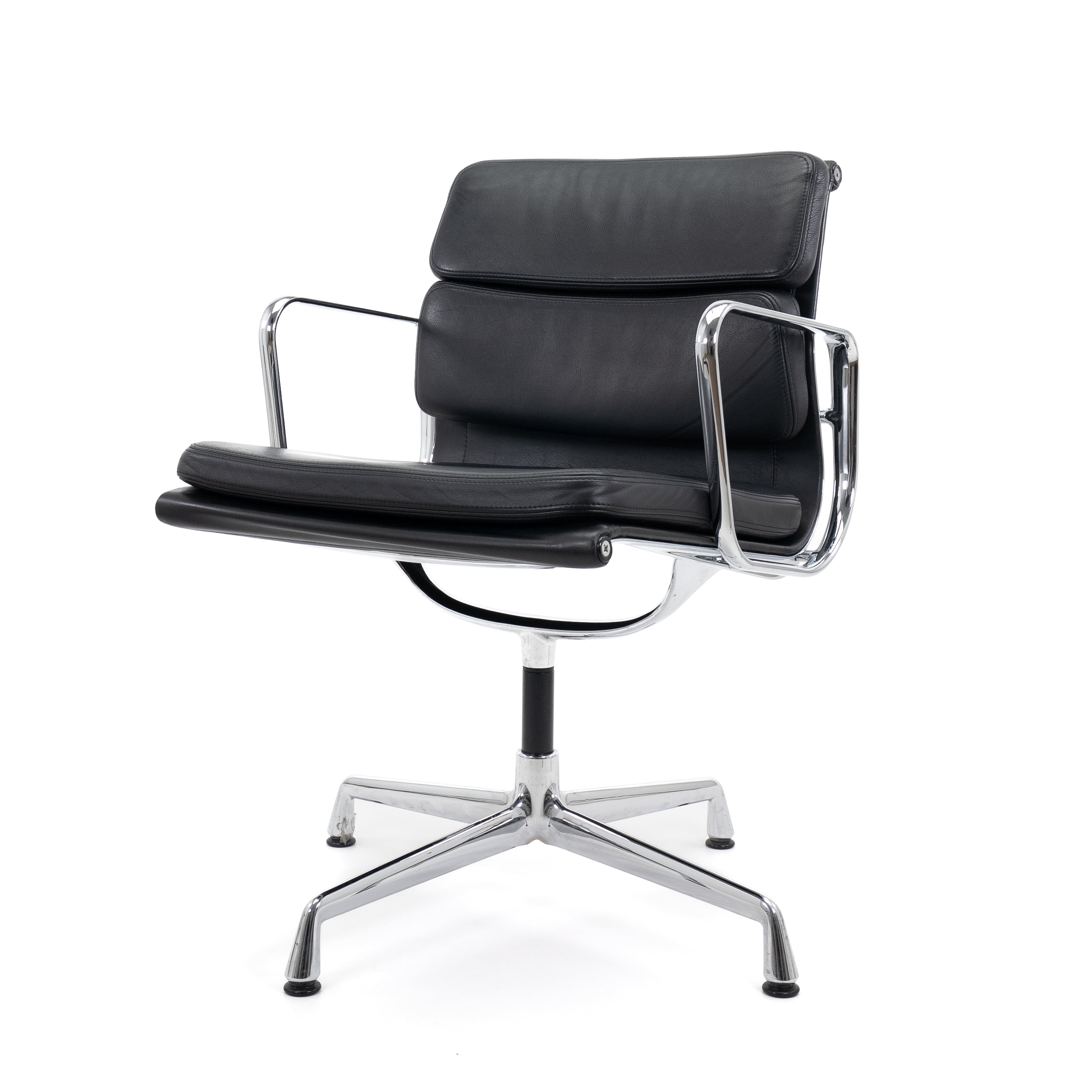 EA208-Vitra-B-Zustand-LederSchwarz-Softpad-01.jpg