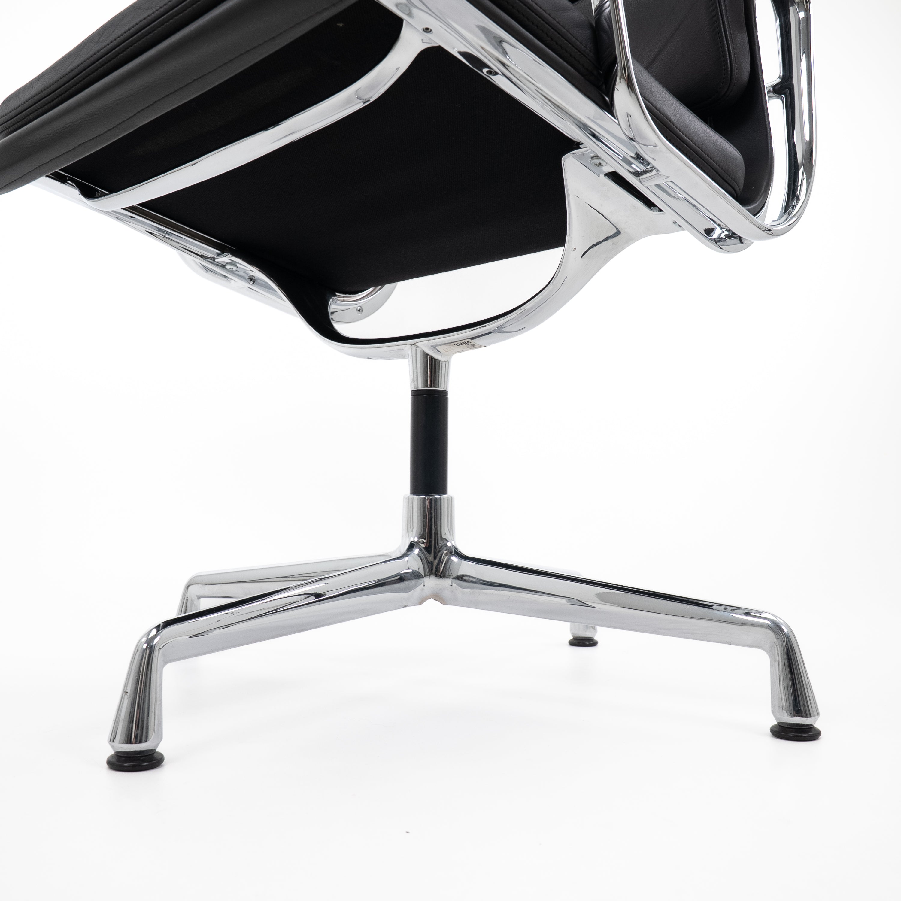 Vitra | EA208