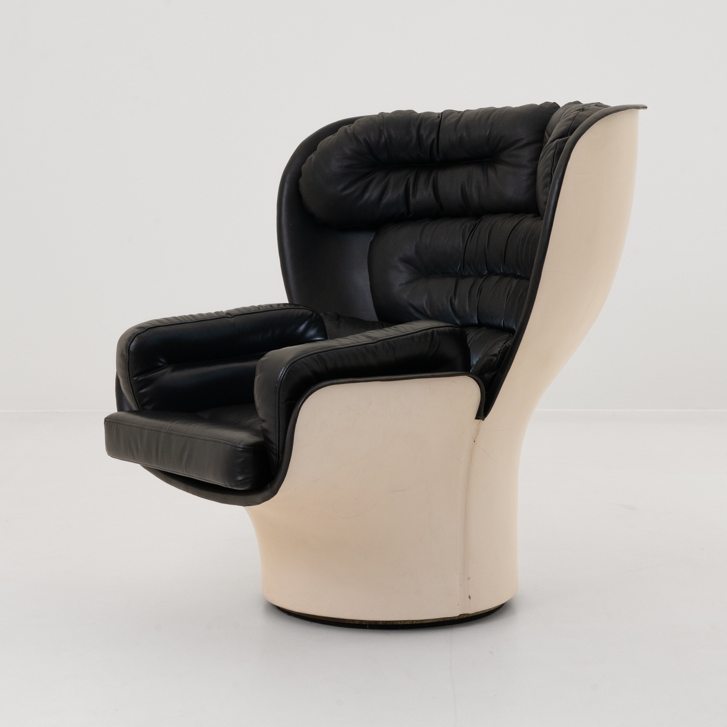 EldaChair-JoeColambo-BZustand-Schale-Weiss-Leder-Schwarz-01.jpg