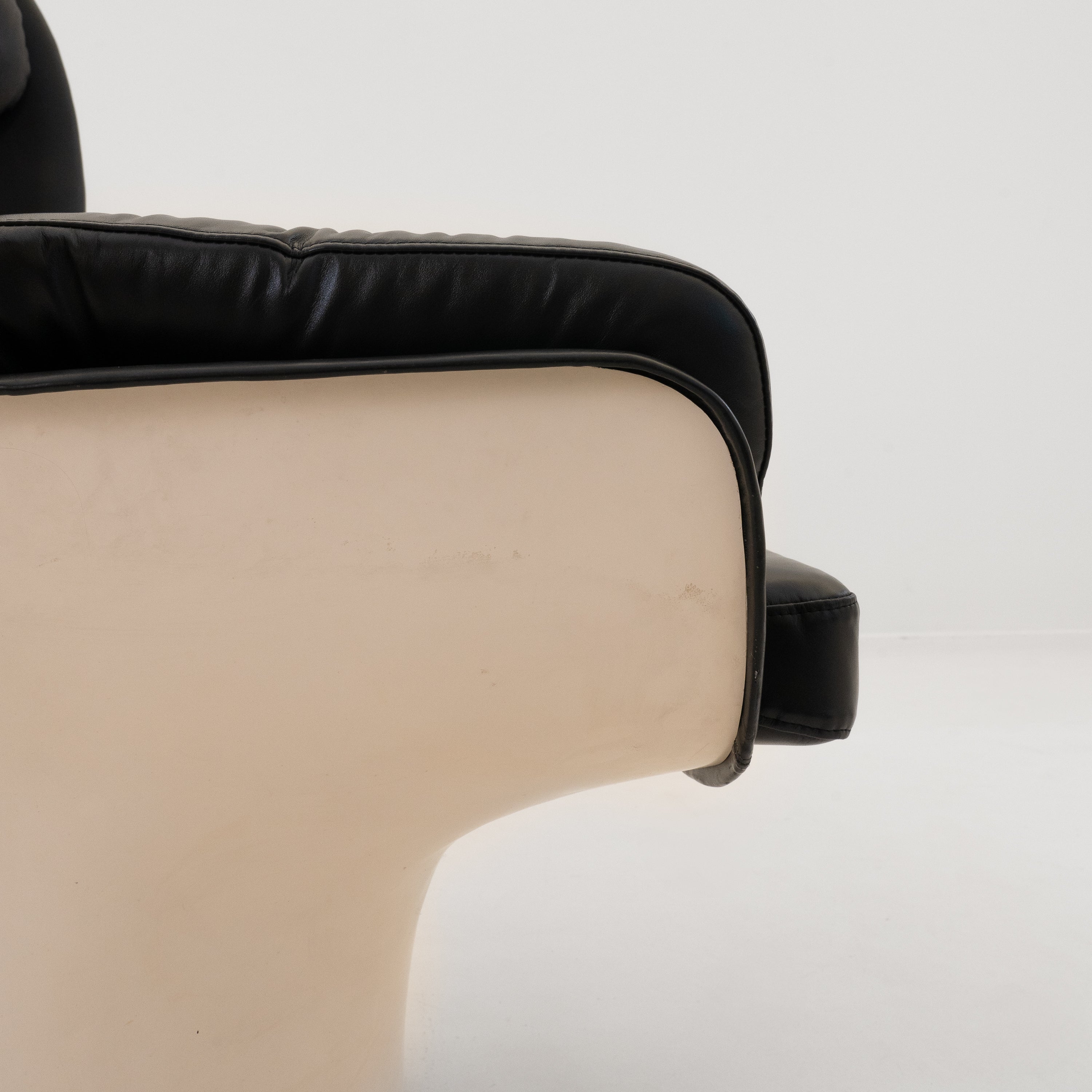 Joe Colambo | Elda Chair
