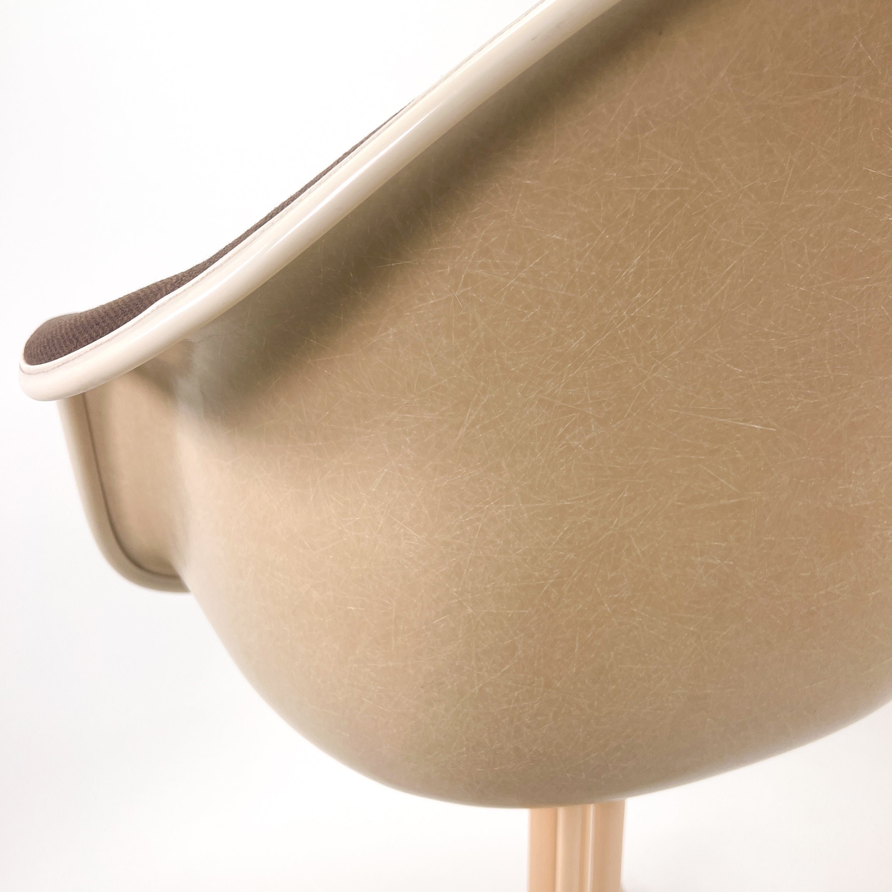 Vitra | La Fonda Armchair