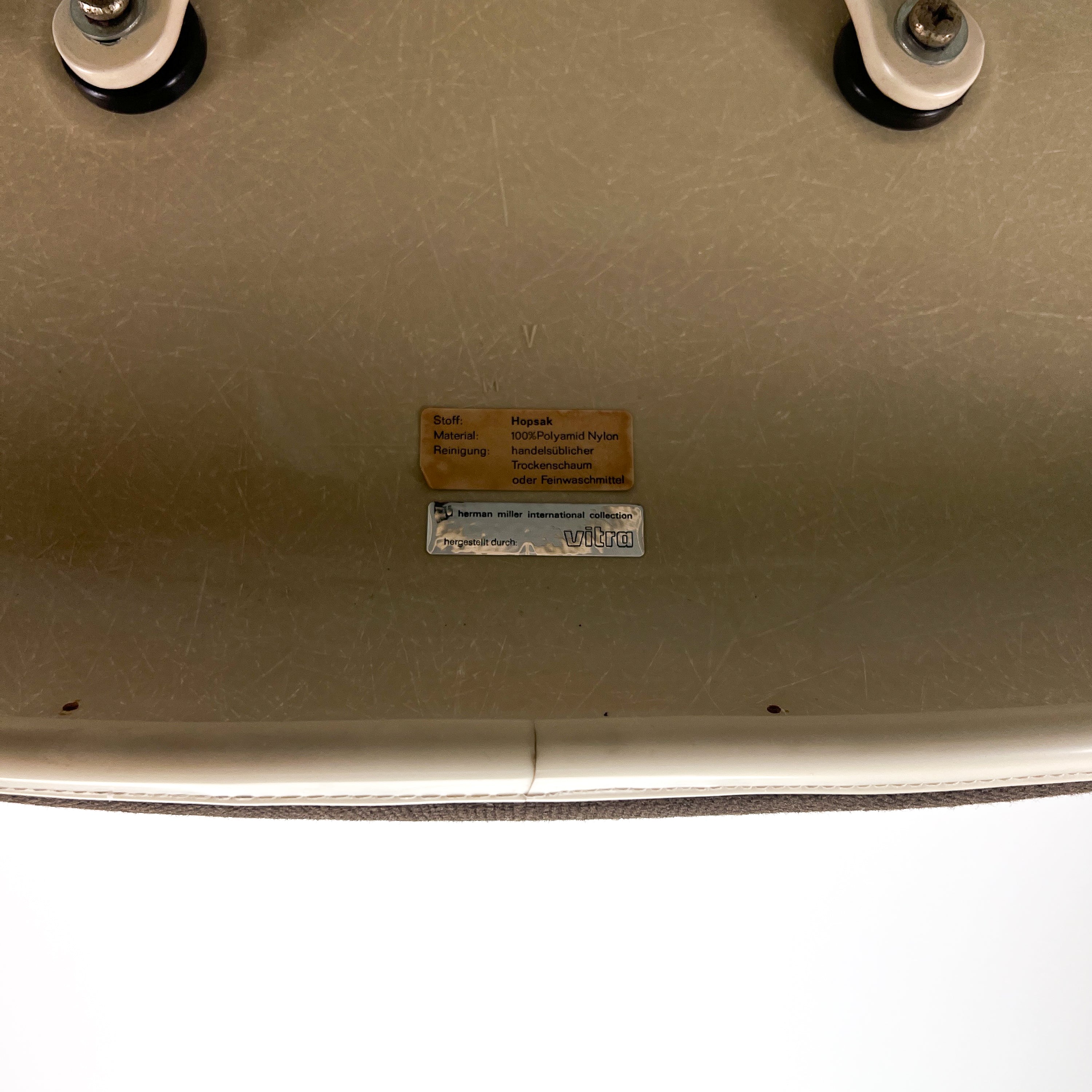 Vitra | La Fonda Armchair