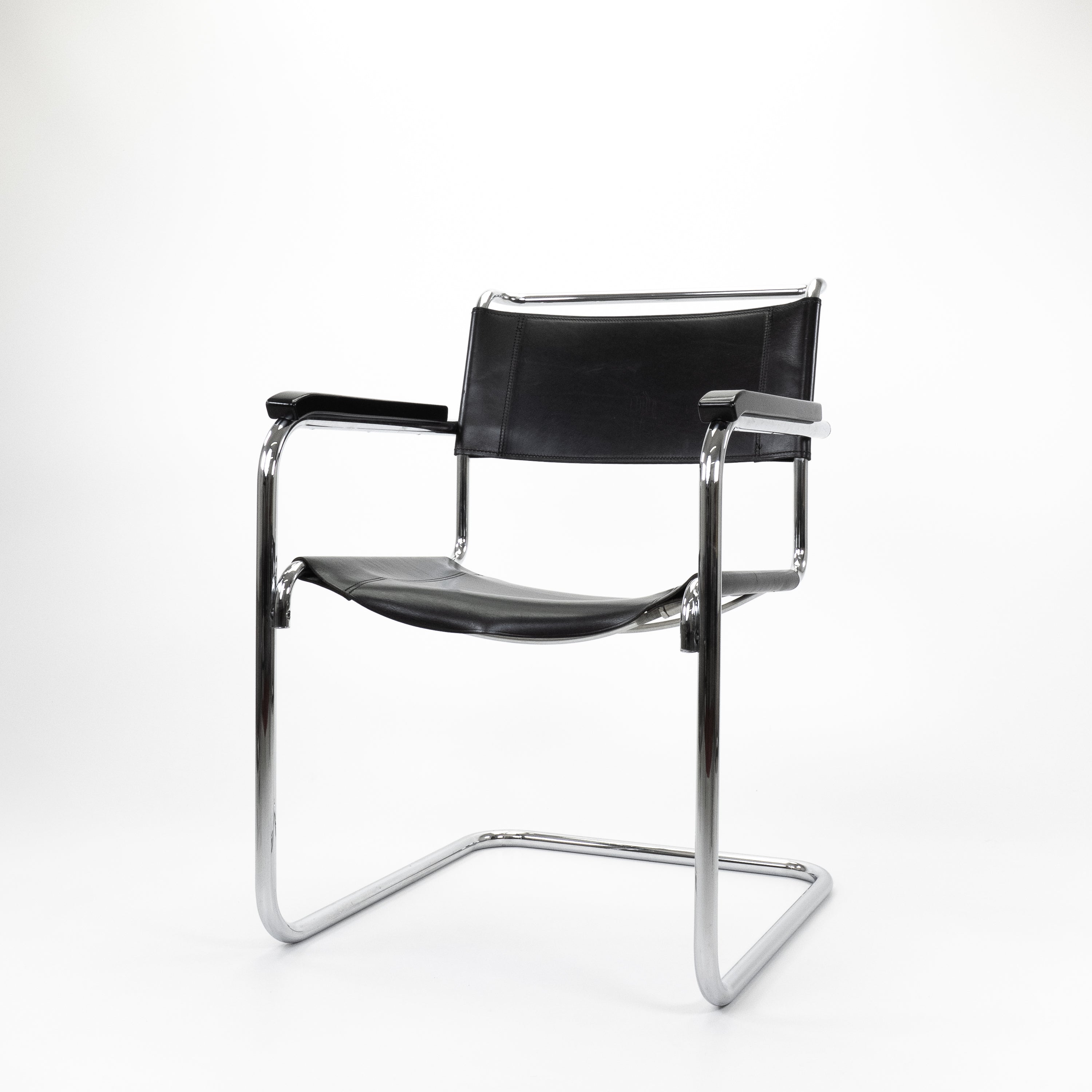 S34-Thonet-BZustand-Gestell-Chrom-Leder-Schwarz-01.jpg