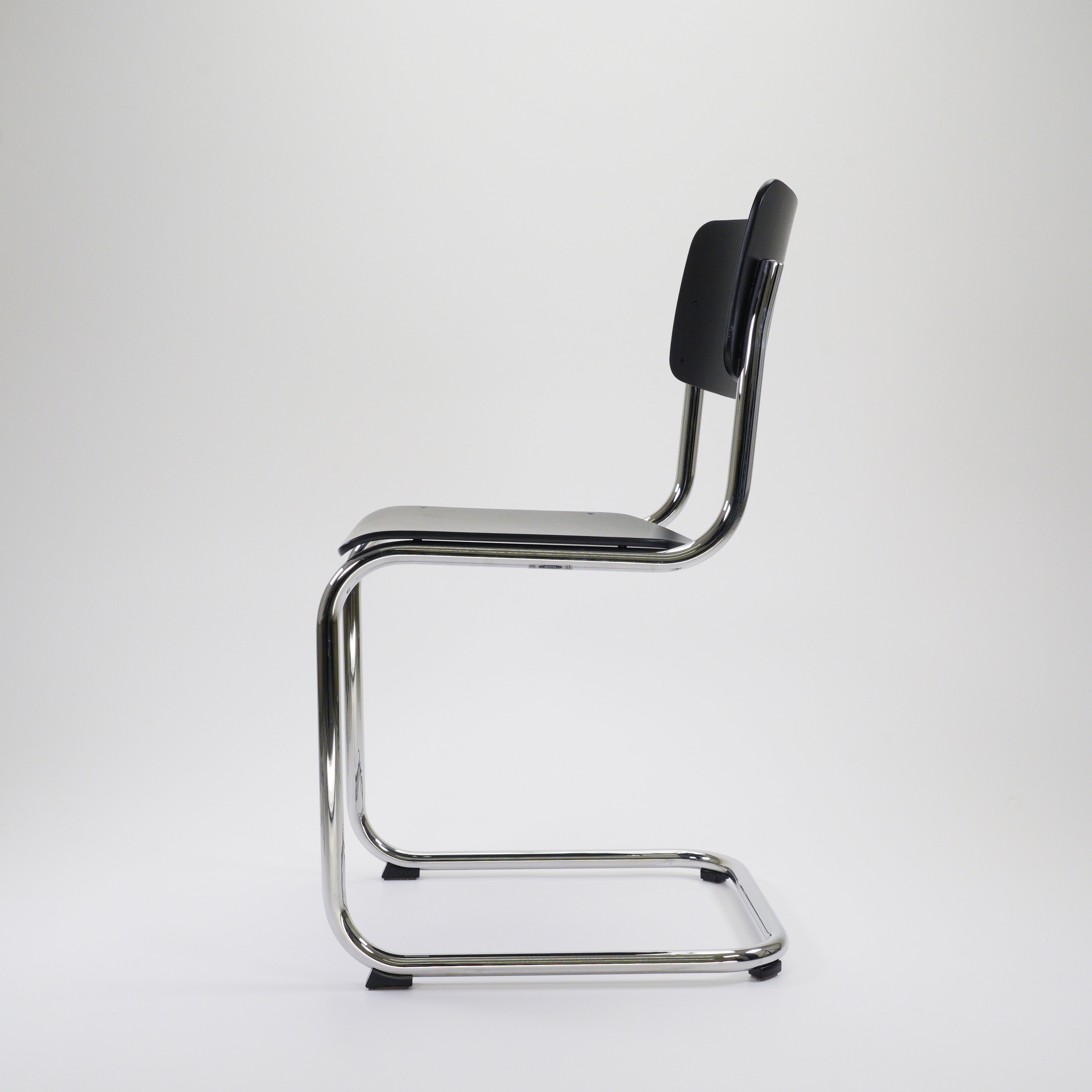 S43-Thonet-AZustand-Gestell-Chrom-Esche-Schwarz-02.jpg