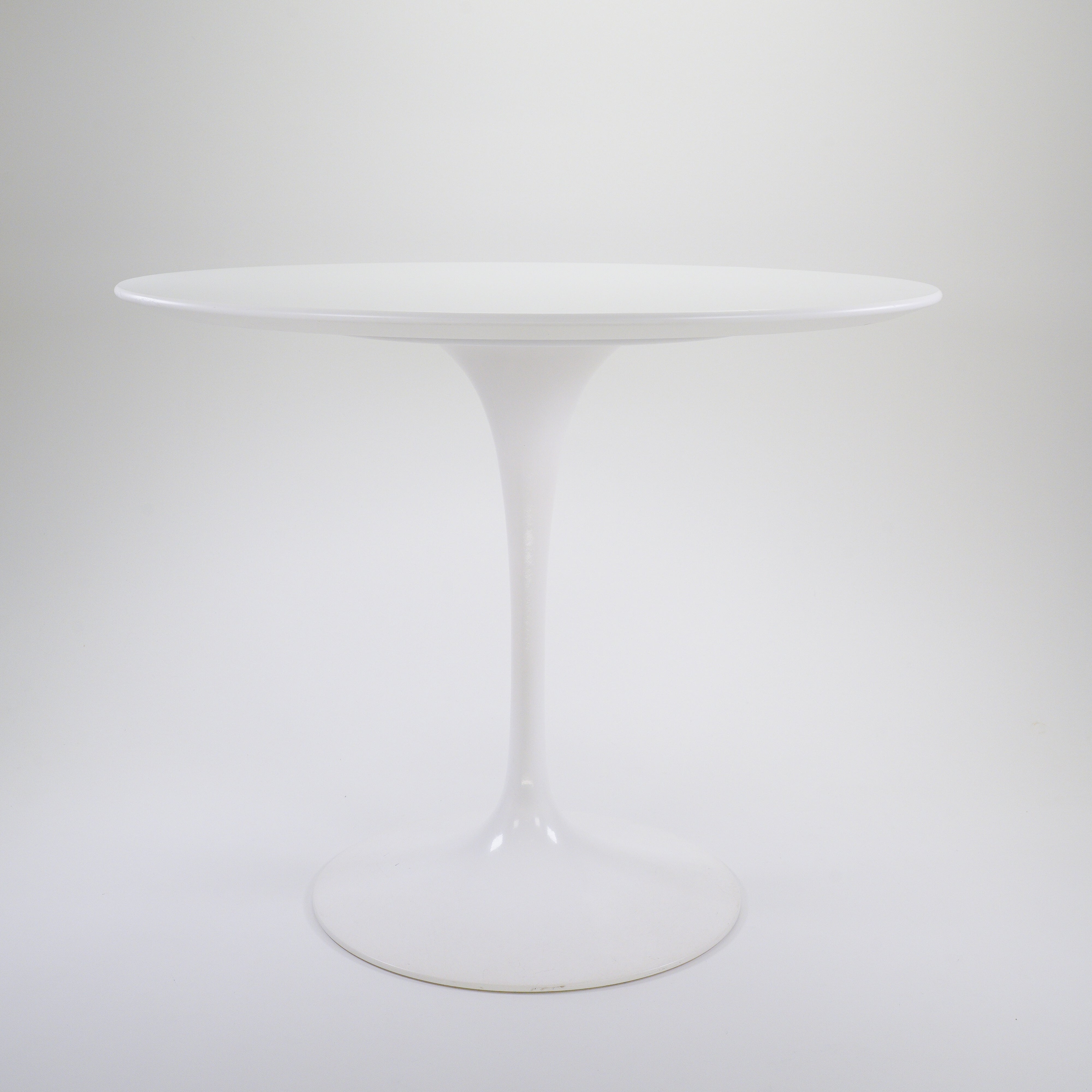 SaarinenEsstischRund91cm-KnollInternational-BZustand-Structure-Weiss-Variante-LaminatWeiss-01.jpg