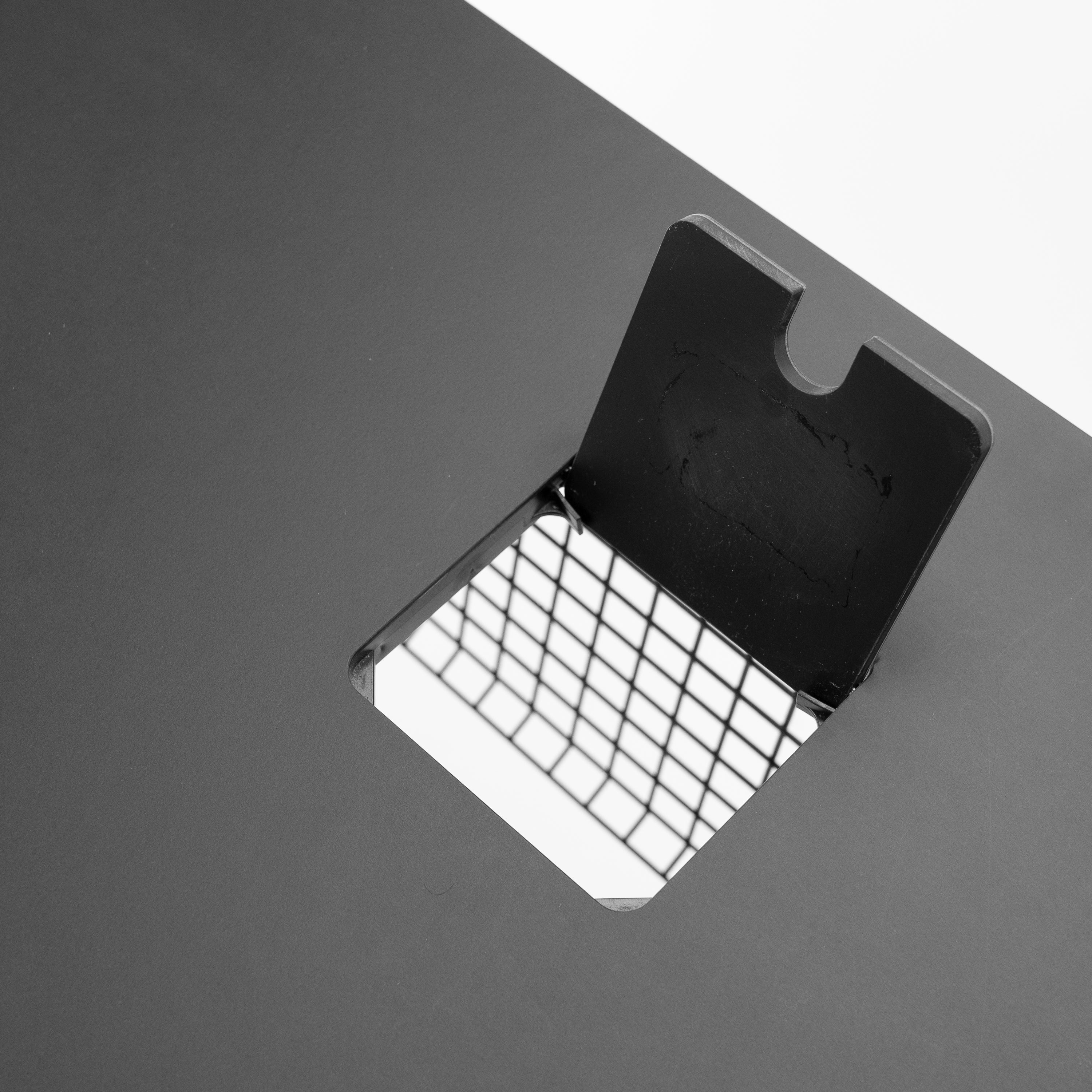 USM | Schreibtisch 125x75