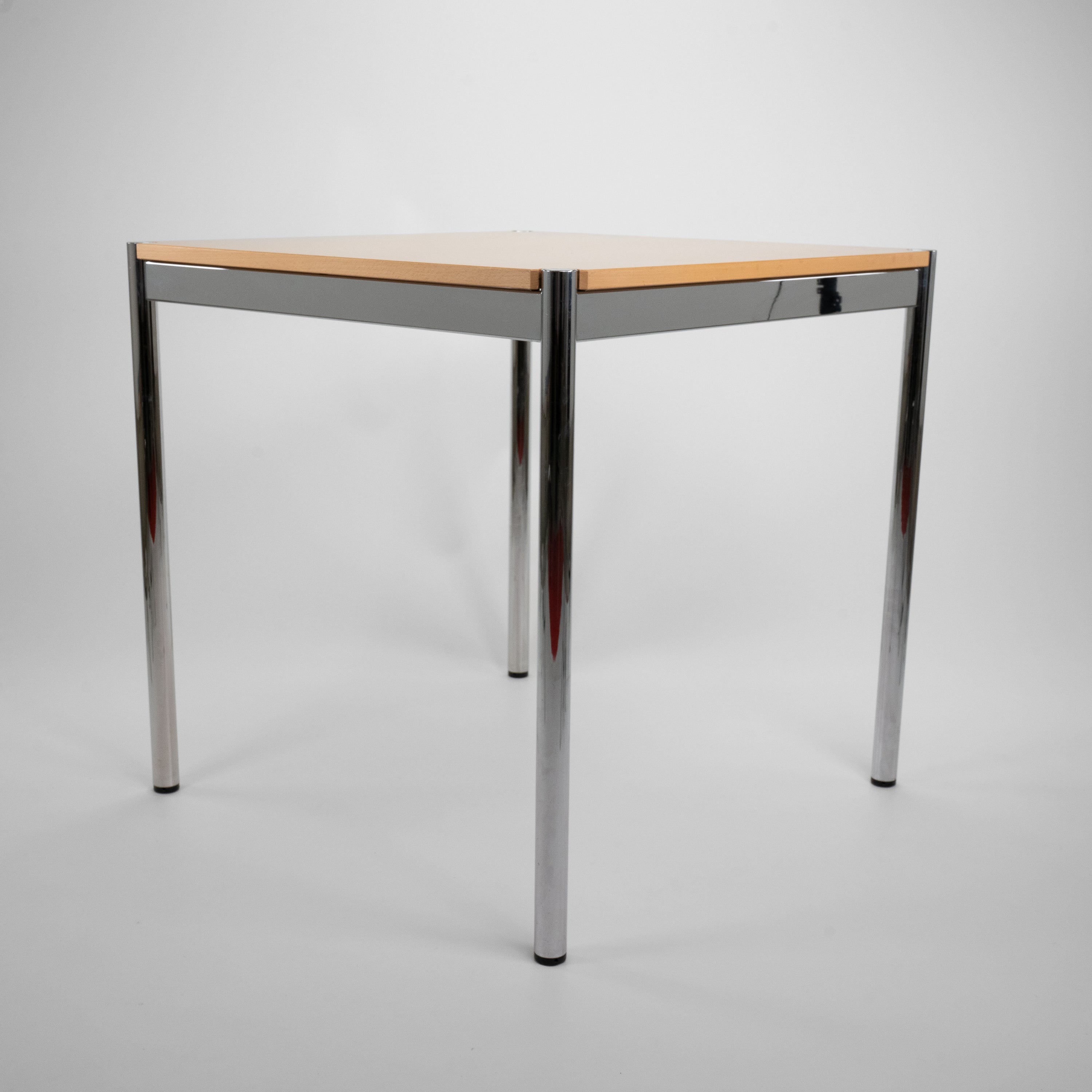 USM | Schreibtisch 75x75