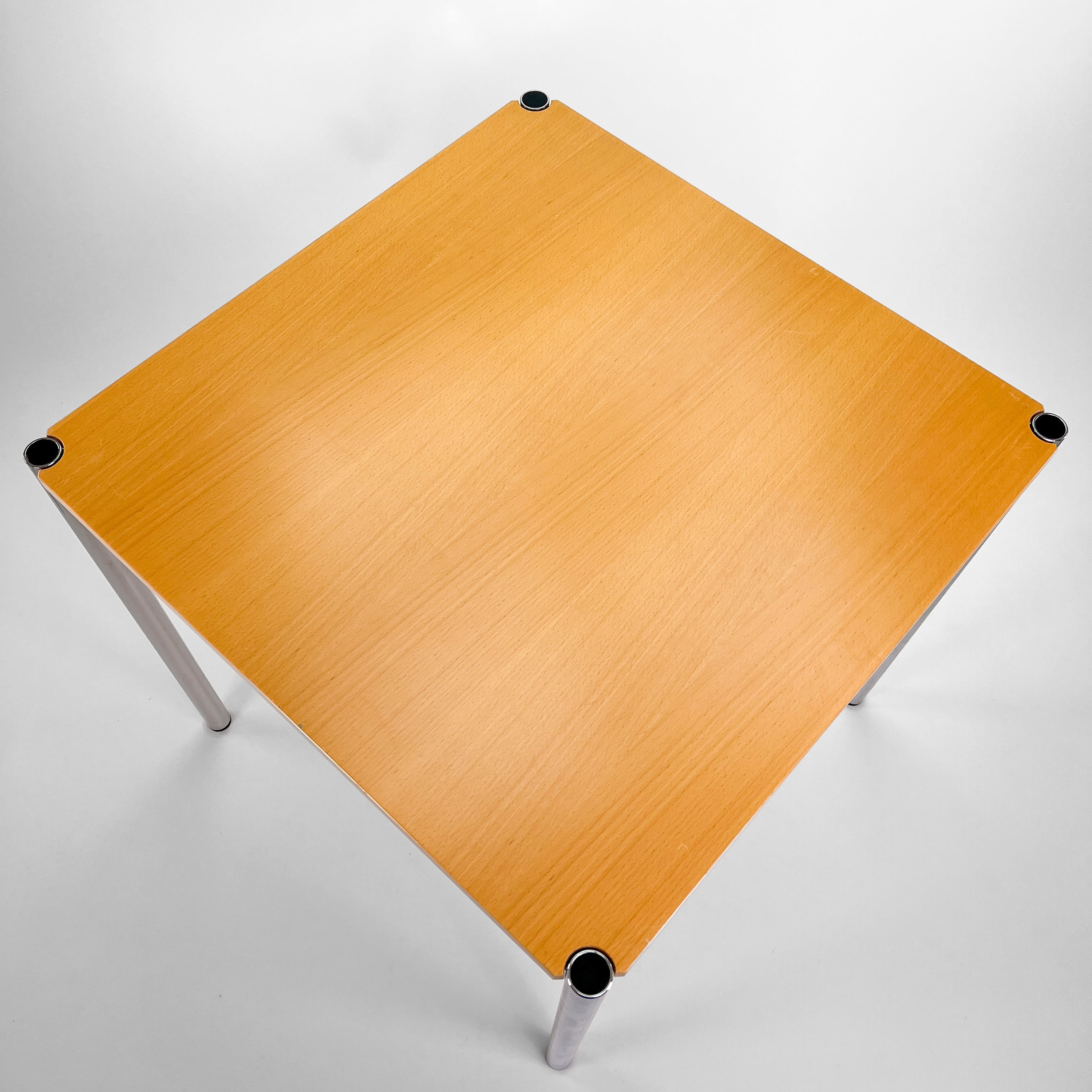 USM | Schreibtisch 75x75