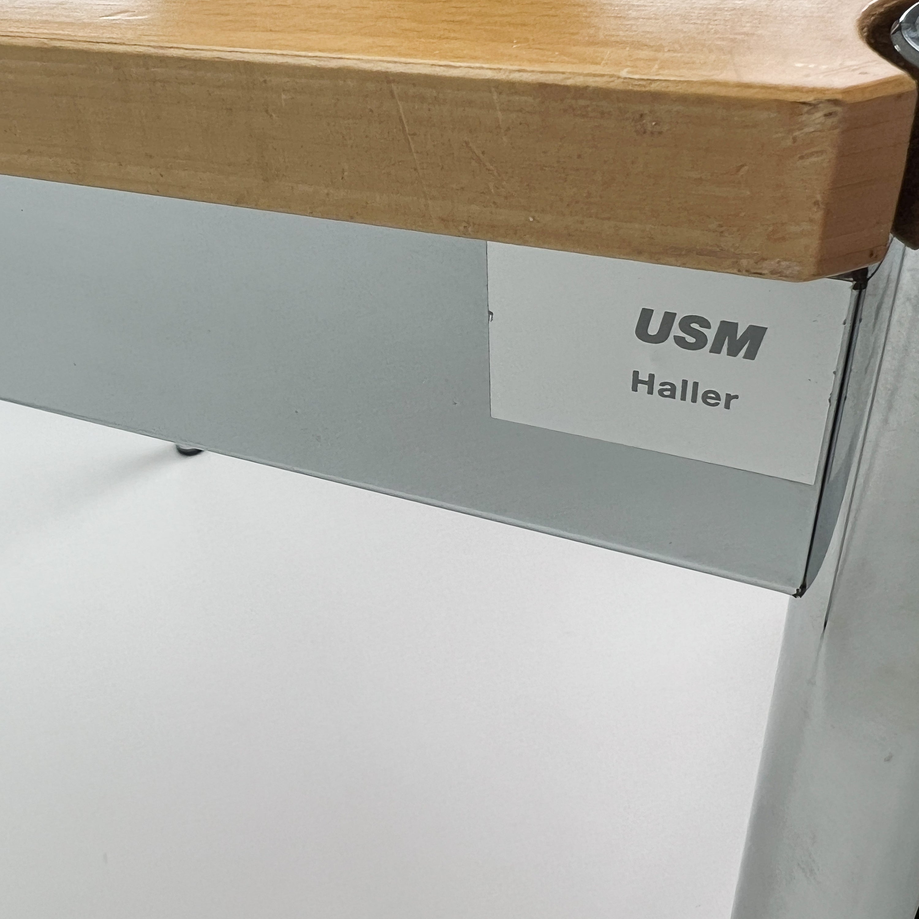 USM | Schreibtisch 75x75
