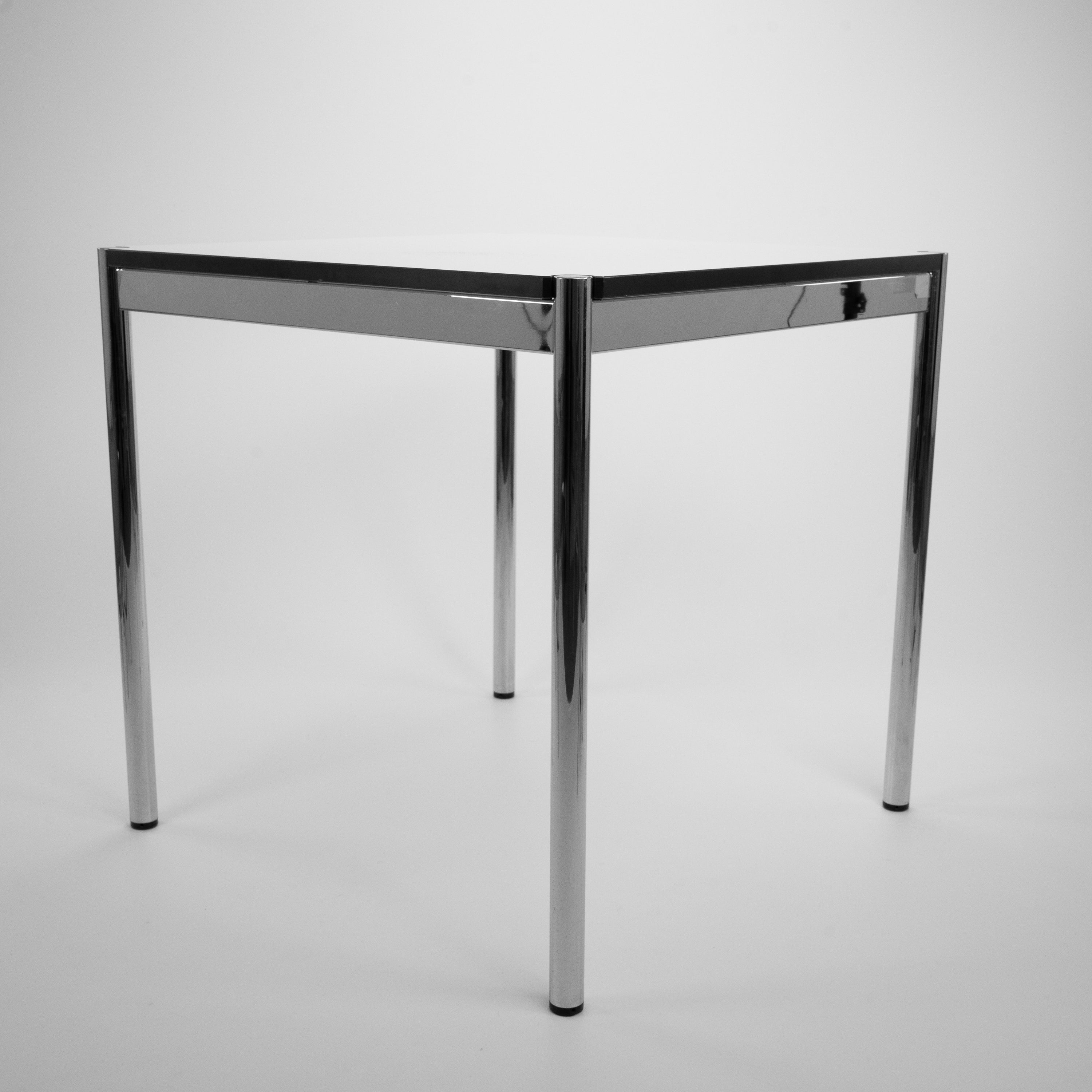 USM | Schreibtisch 75x75