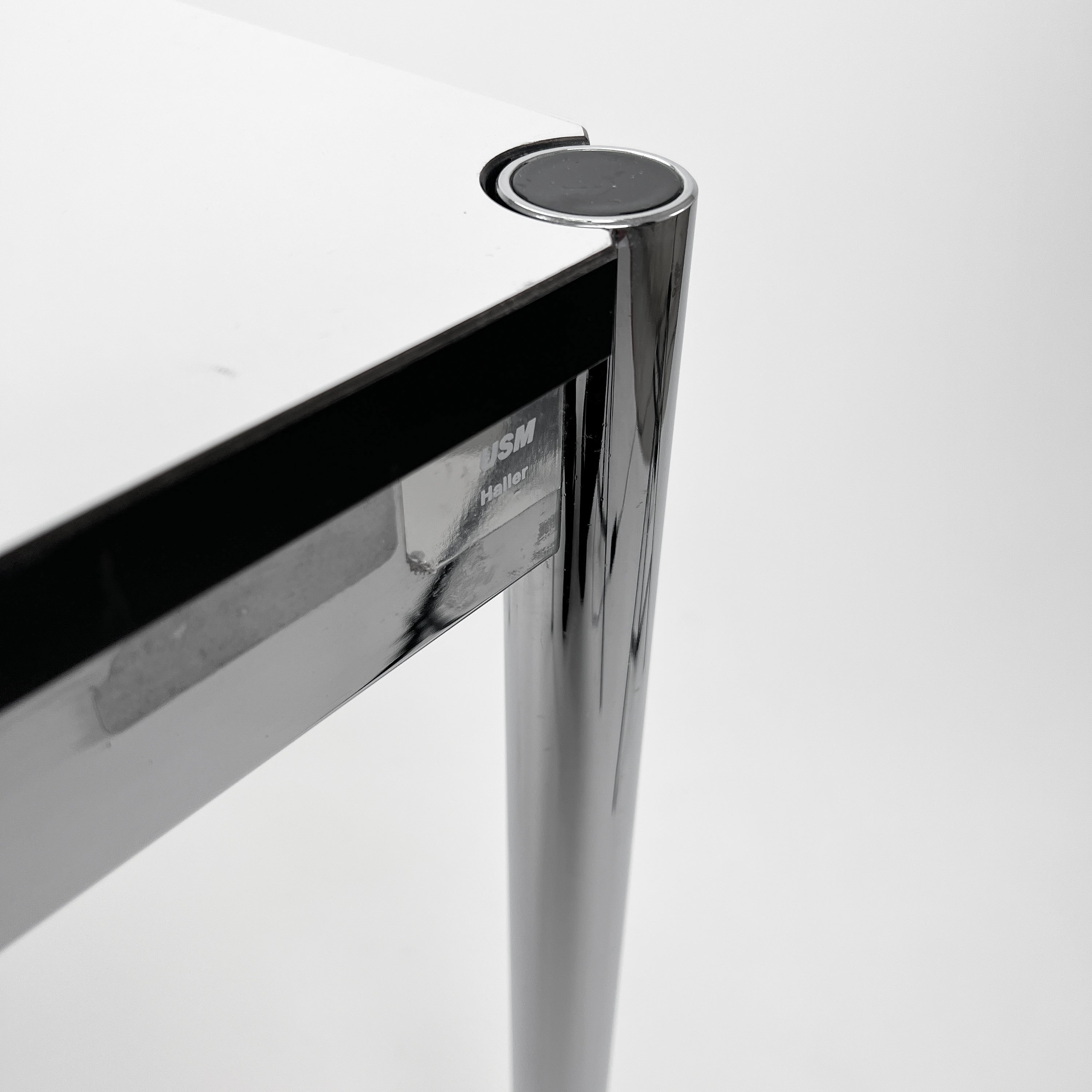 USM | Schreibtisch 75x75