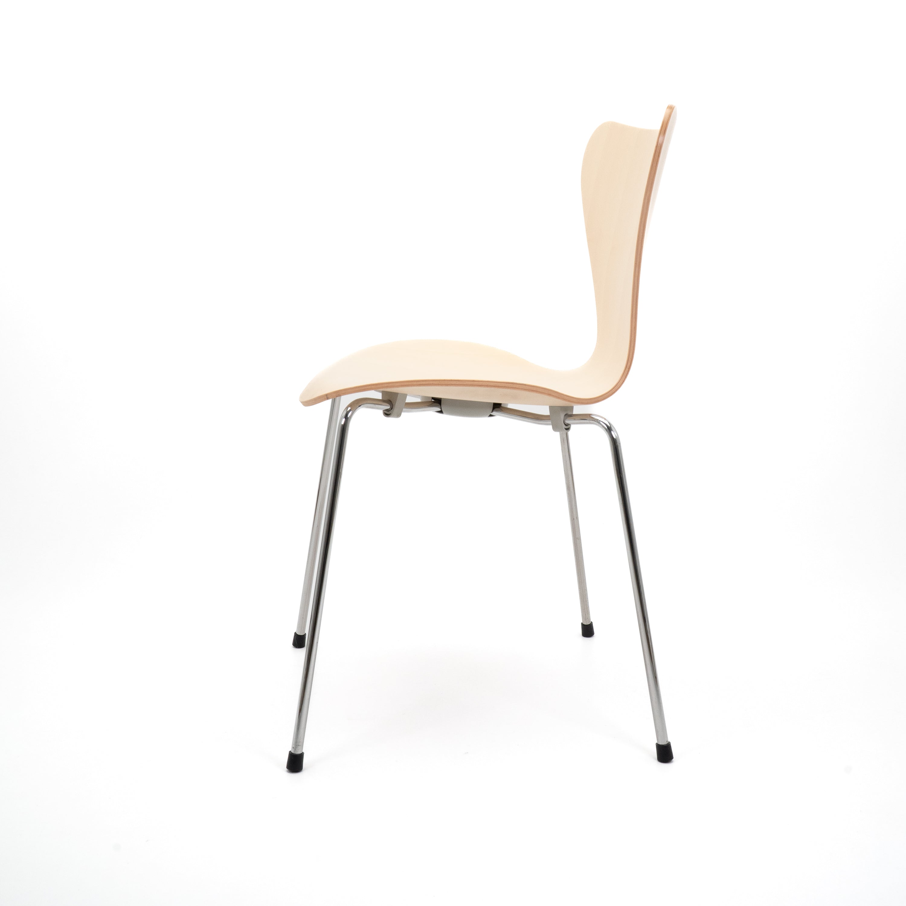 Serie7-FritzHansen-AZustand-Gestell-Chrom-Holz-AhornNatur-02.jpg