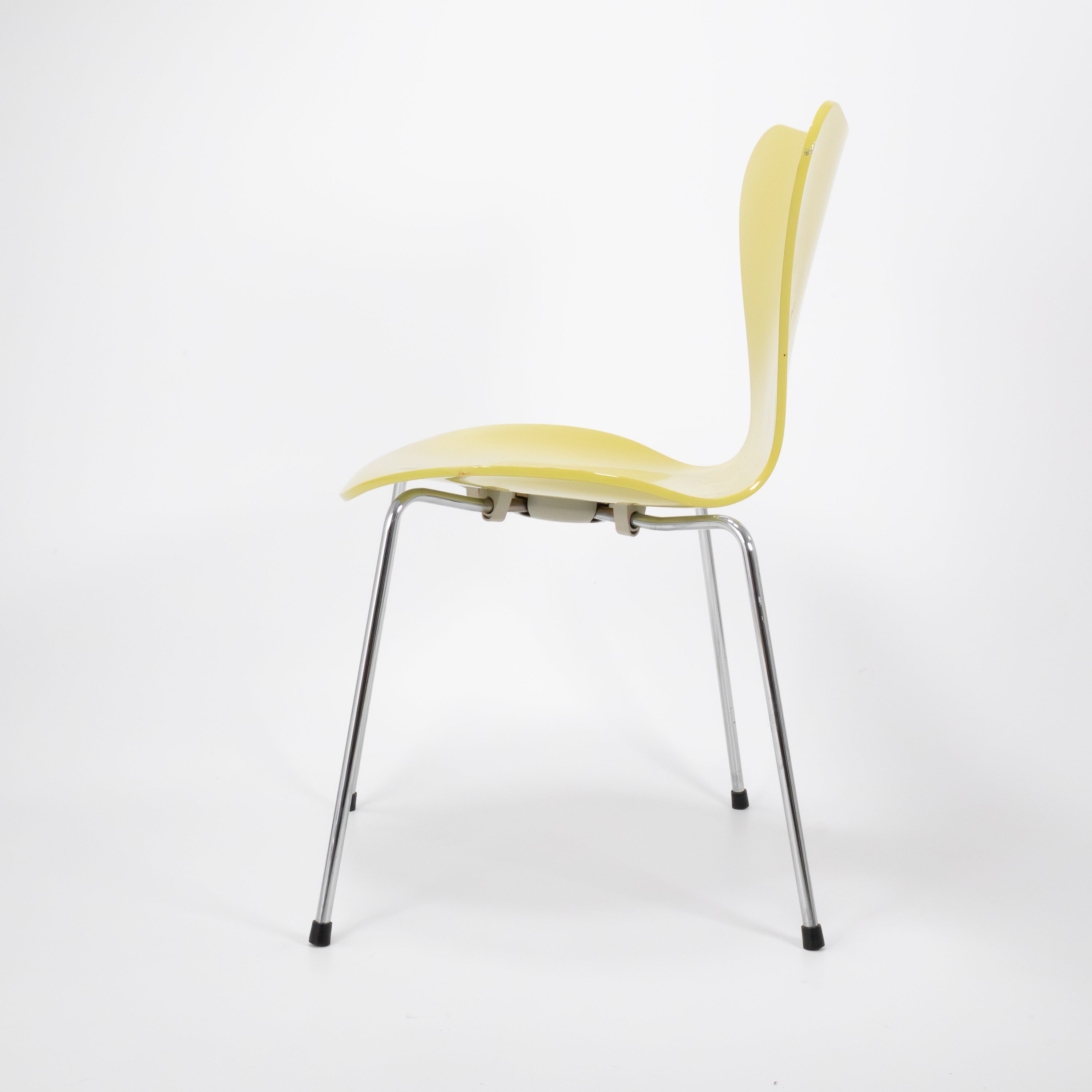 Serie7-FritzHansen-CZustand-Gestell-Chrom-Farbe-Lime-02.jpg
