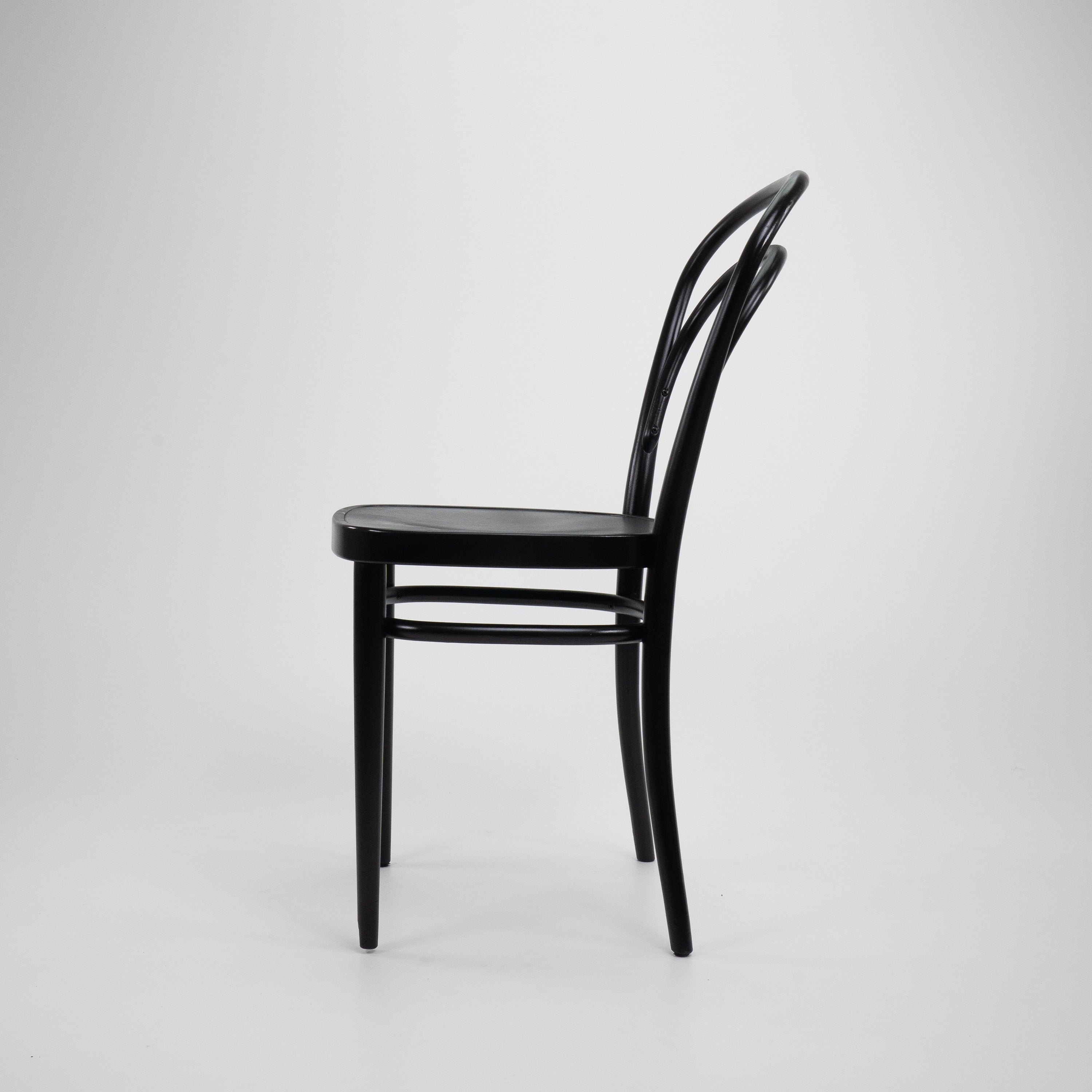Thonet-214-OhneArmlehnen-Schwarz-02.jpg