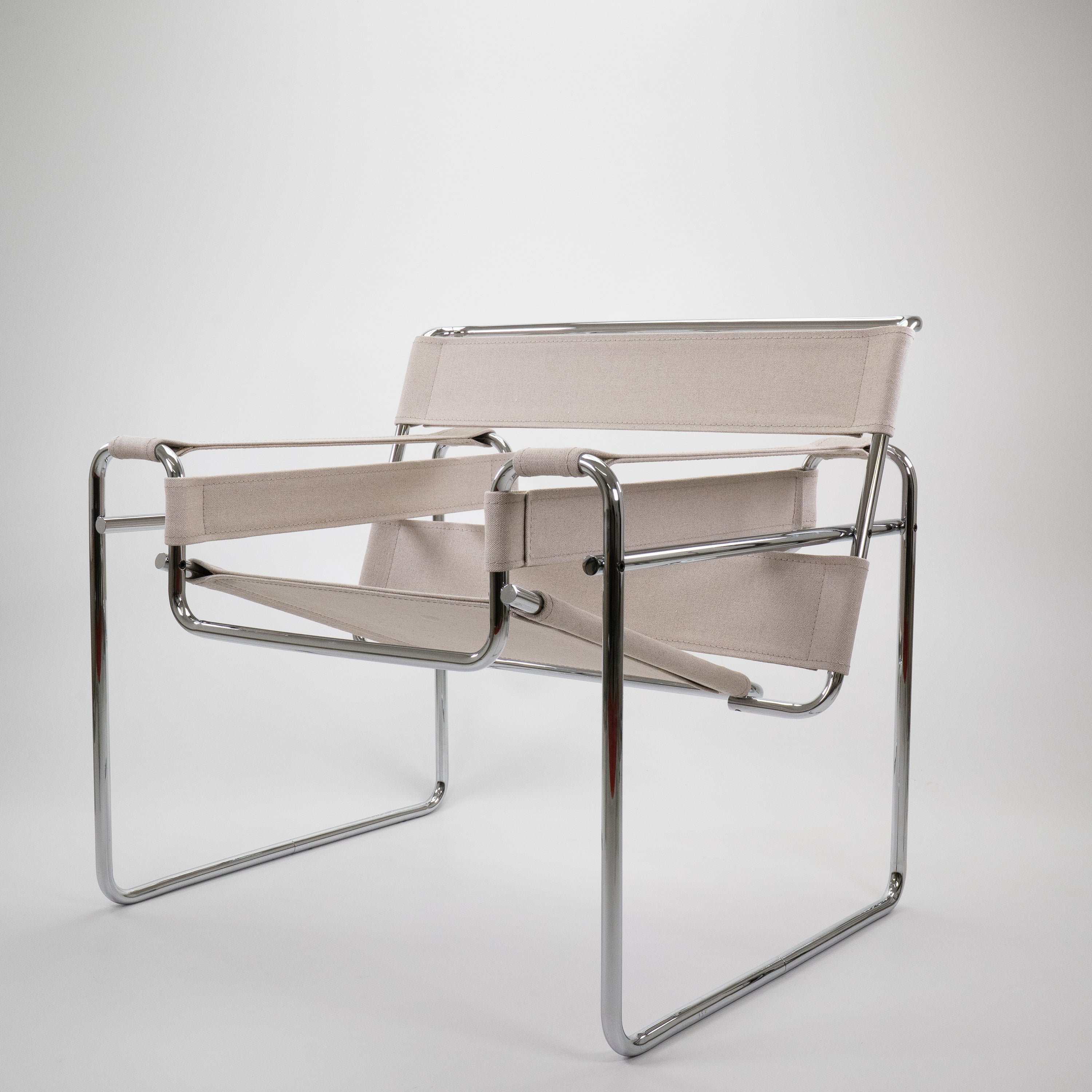 WassilyChair-KnollInternational-AZustand-Gestell-Chrom-Stoff-Beige-01.jpg
