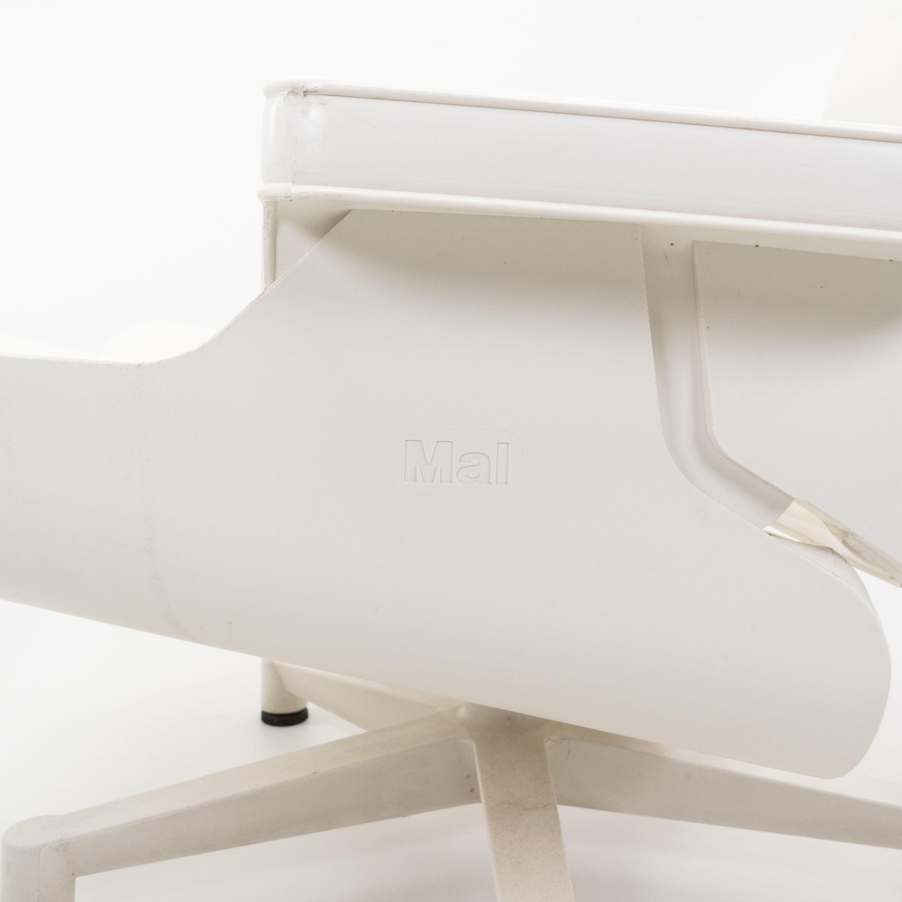 MAL | 1956 Chair mit Ottoman