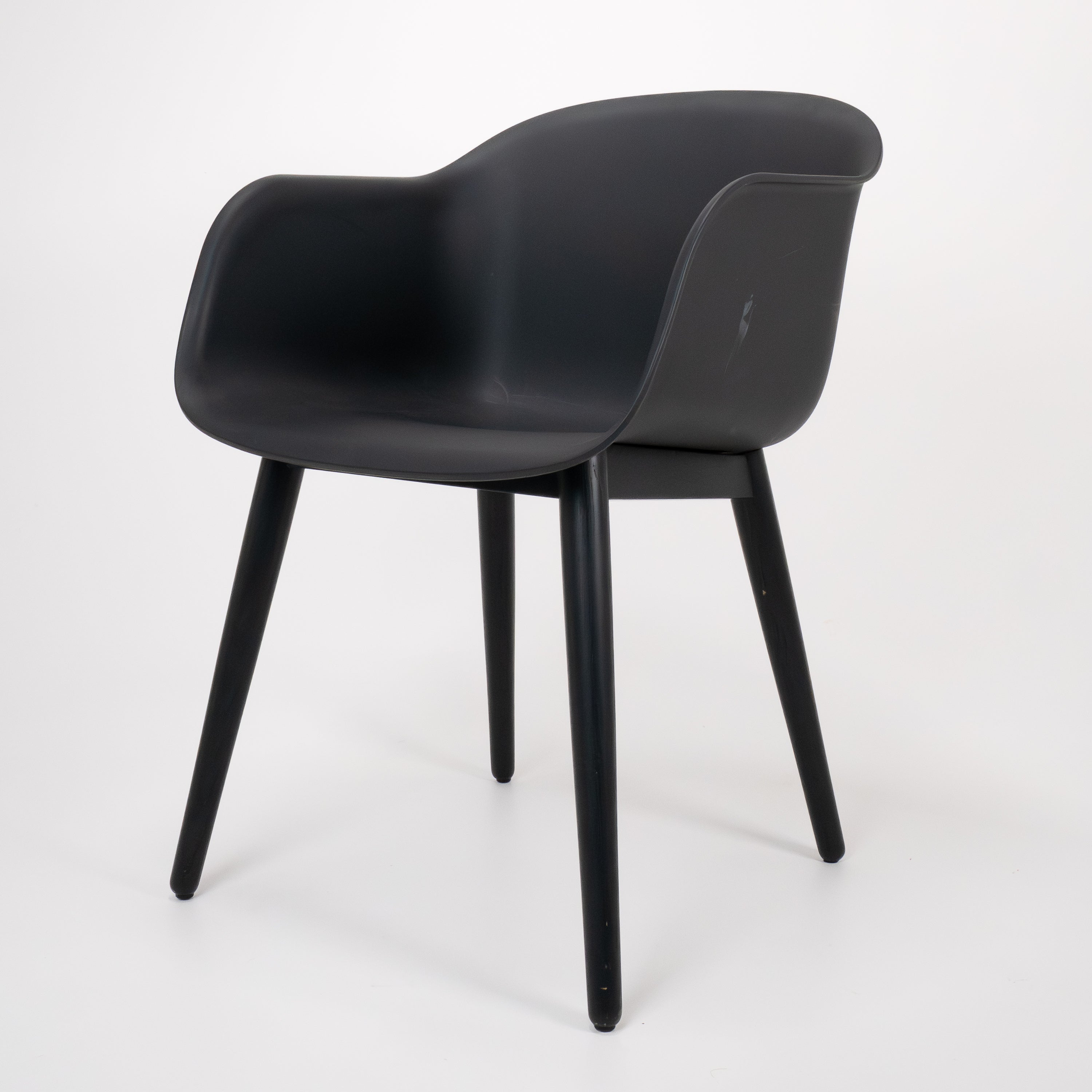 AACChair-HAY-C-Zustand-KunstoffSchwarz-01.jpg