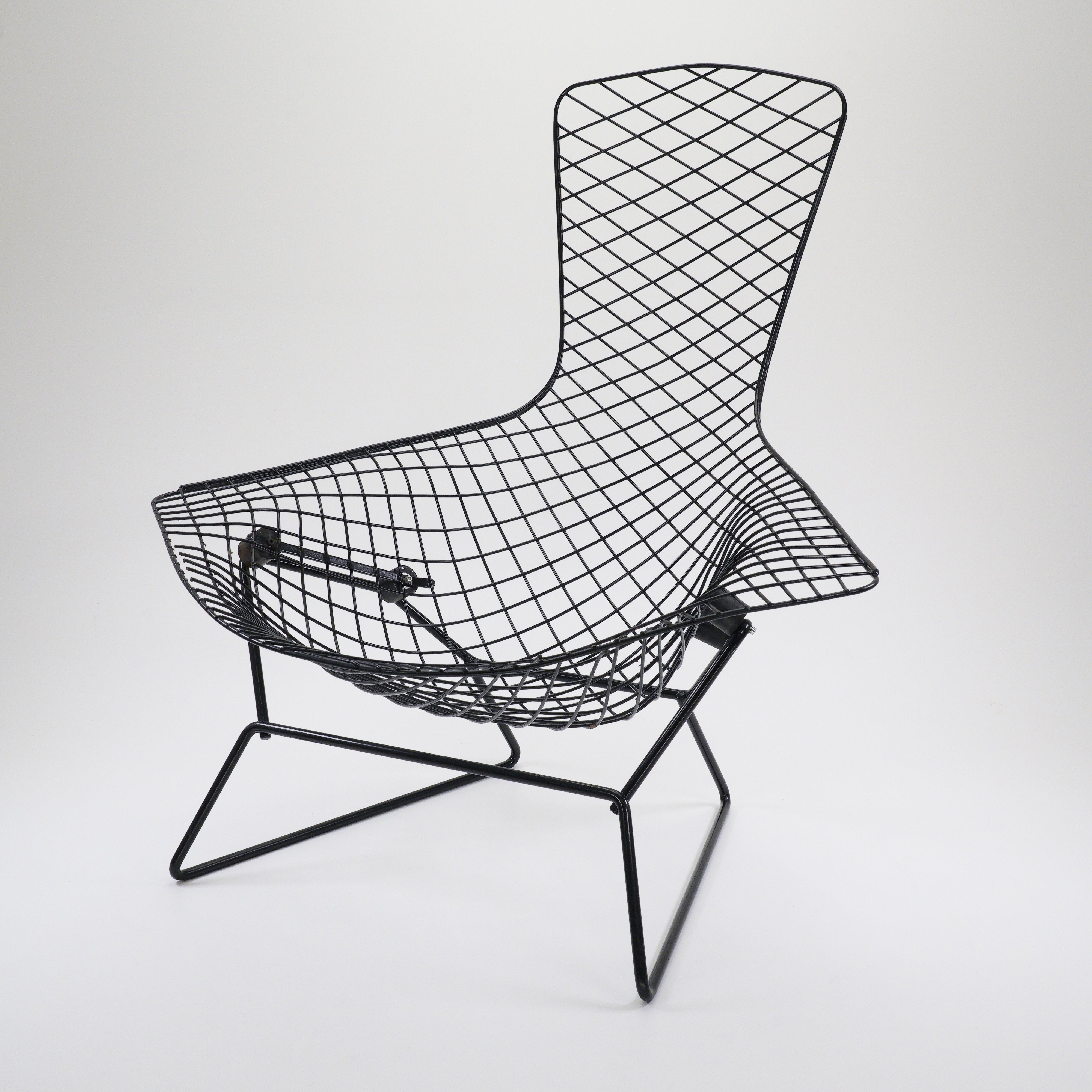 BirdChair-KnollInternational-GitterSchwarz-CZustand-01.jpg
