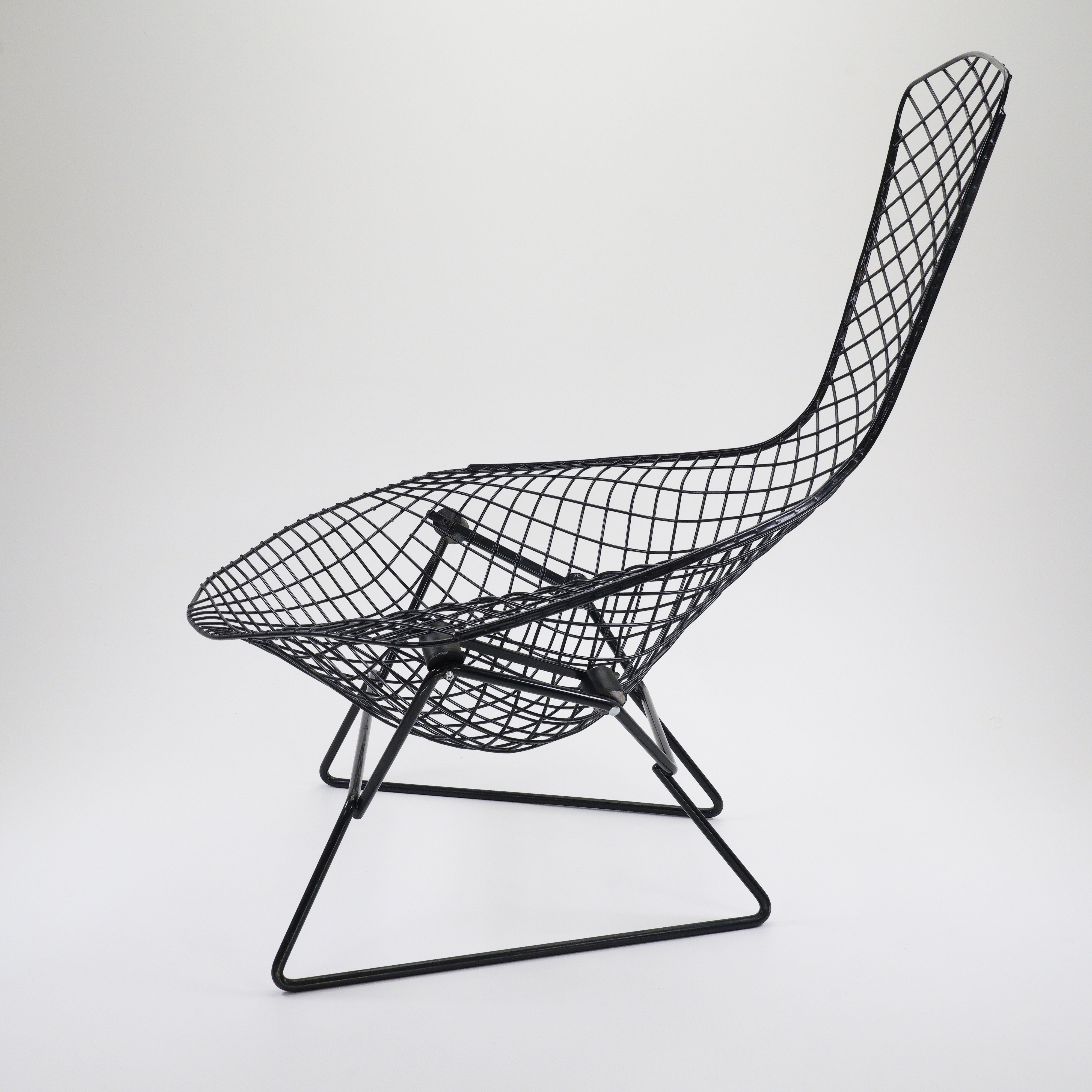 BirdChair-KnollInternational-GitterSchwarz-CZustand-02.jpg