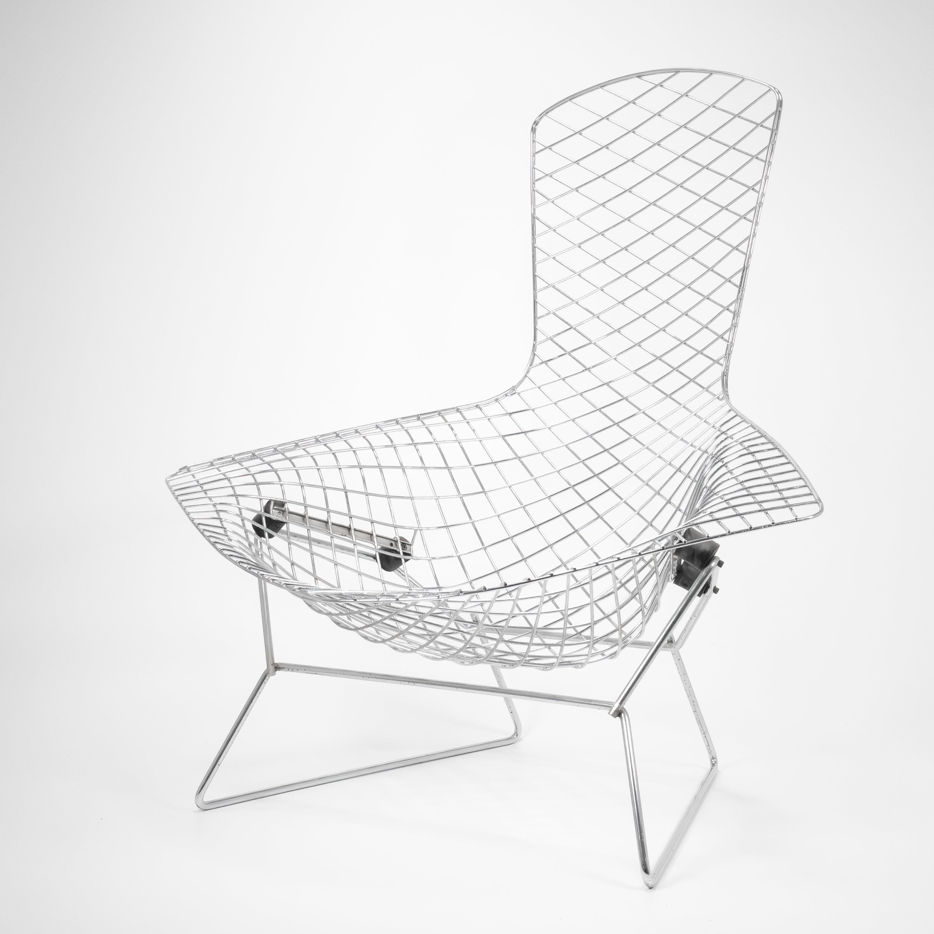 Bird_Chair_-_Knoll_International_-_Gitter_Chrom_-_C_Zustand-01.jpg