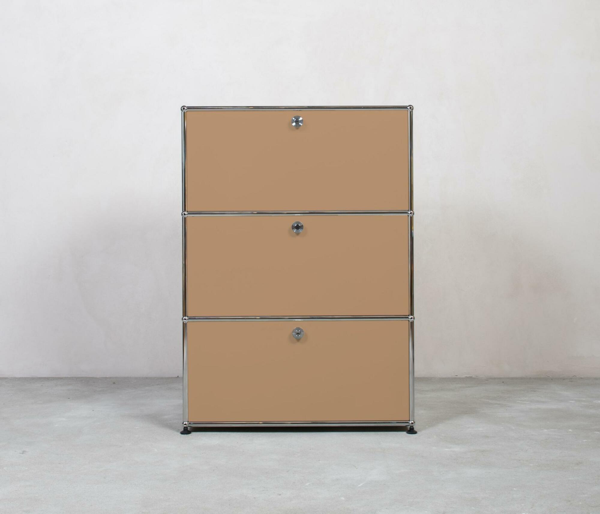 Cocoli_furniture_storage_and_organization_Highboard_1x3_Faecher_USM_Haller_beige.jpg