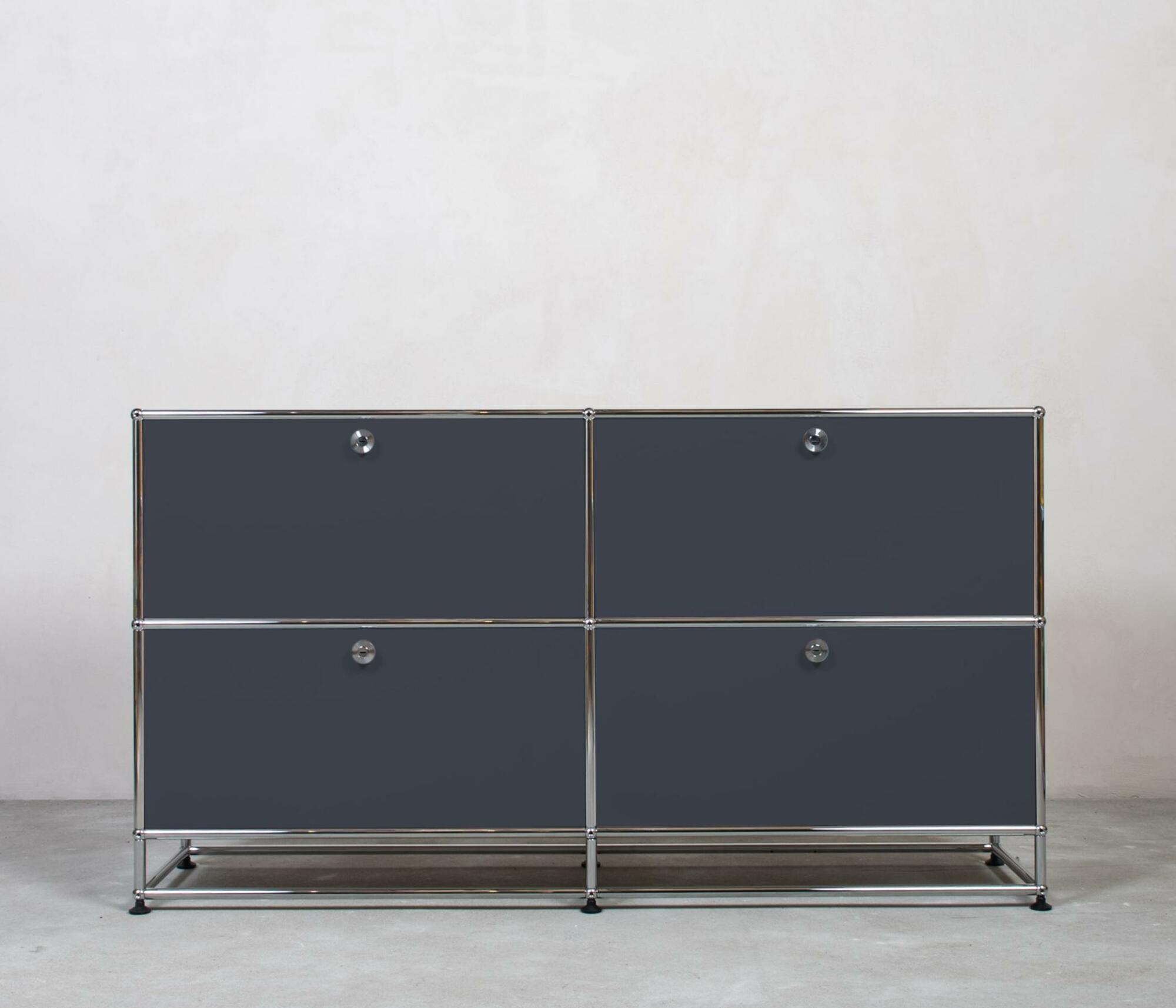 USM Haller |  Sideboard | 2x2 Fächer mit Unterbau