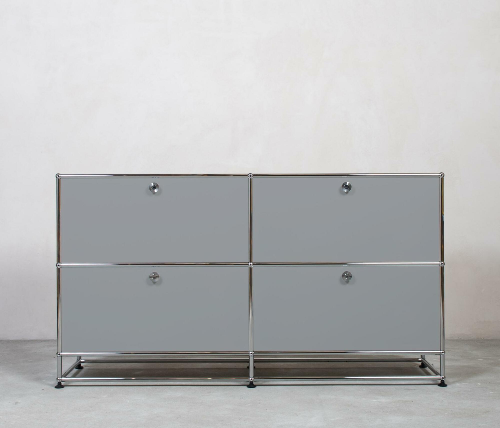 USM Haller |  Sideboard | 2x2 Fächer mit Unterbau