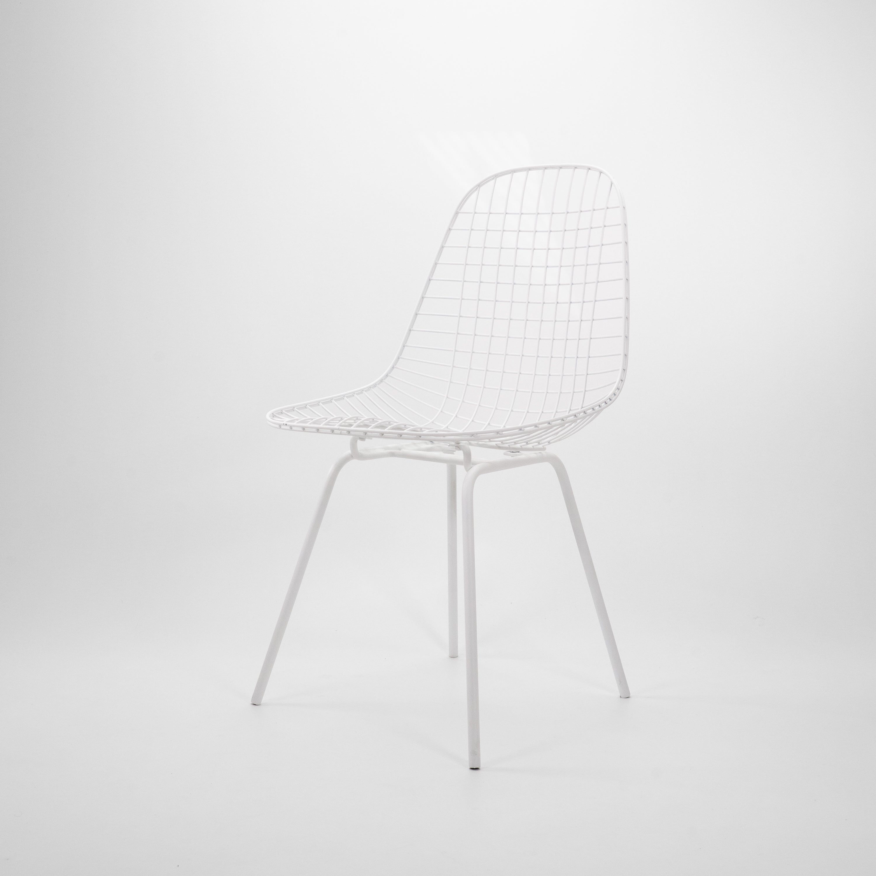 DKXWireChair-Vitra-CZustand-Gestell-Weiss-Schale-Weiss-01.jpg