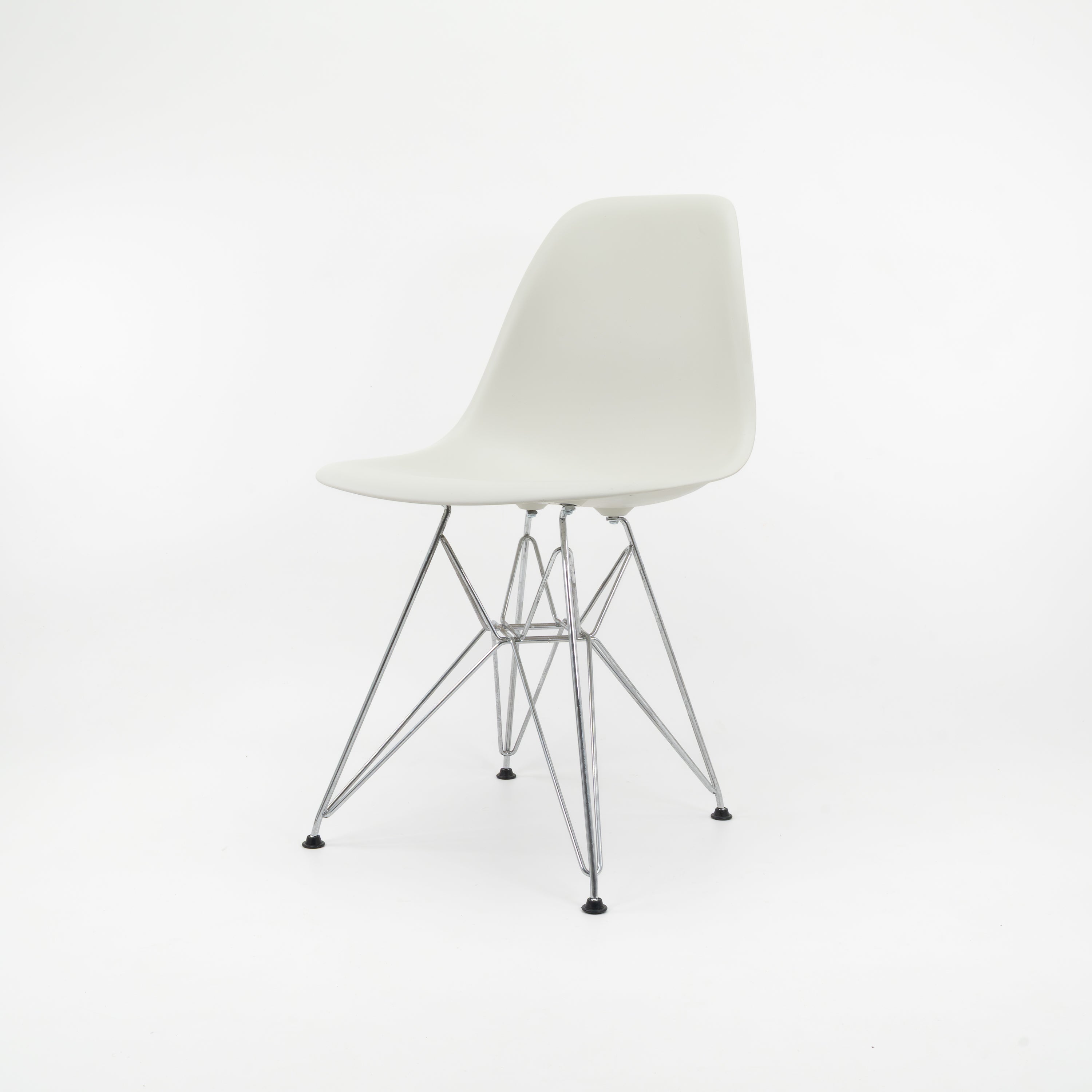 DSRChair-Vitra-B-Zustand-SchaleWeiss-01.jpg