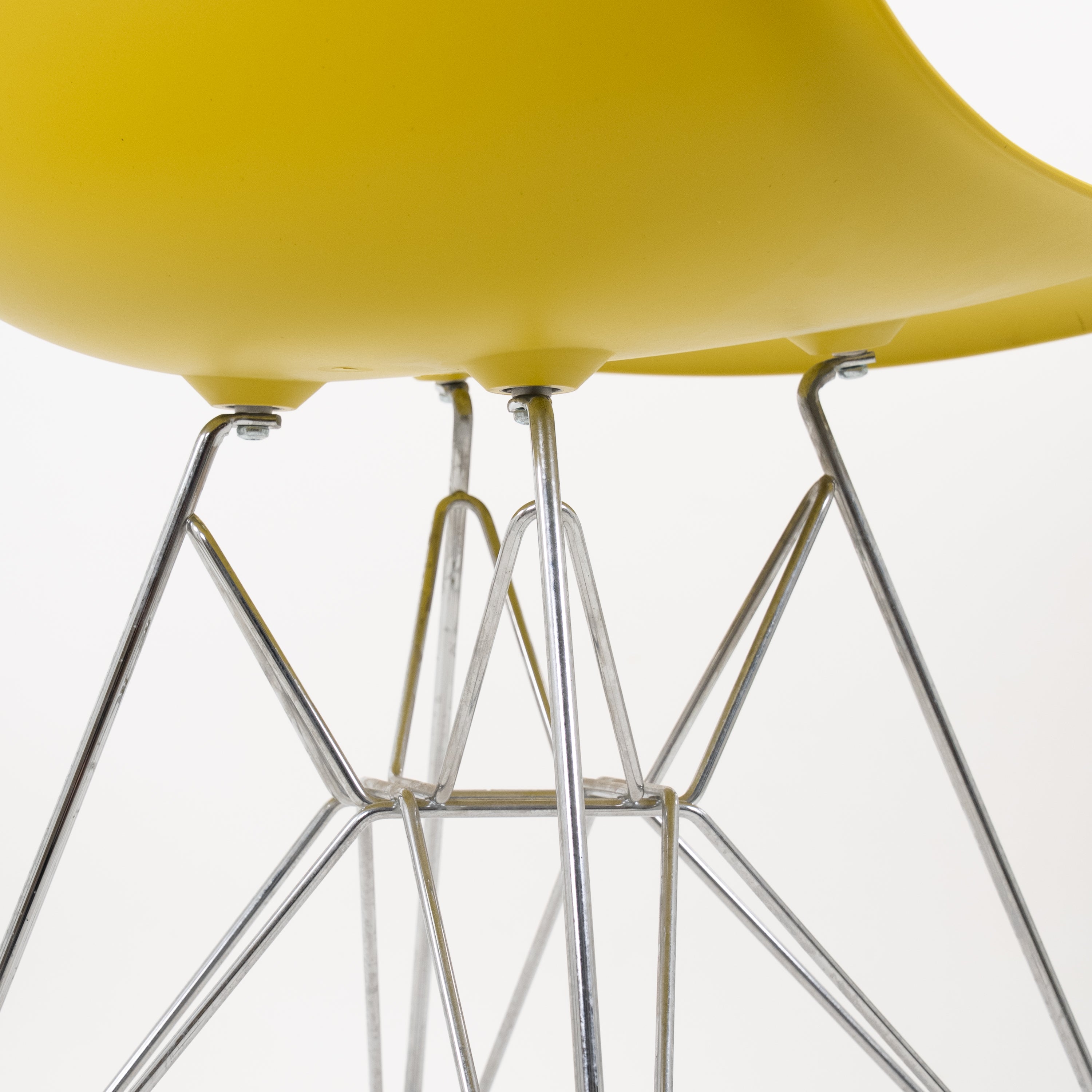Vitra | DSR Side Chair