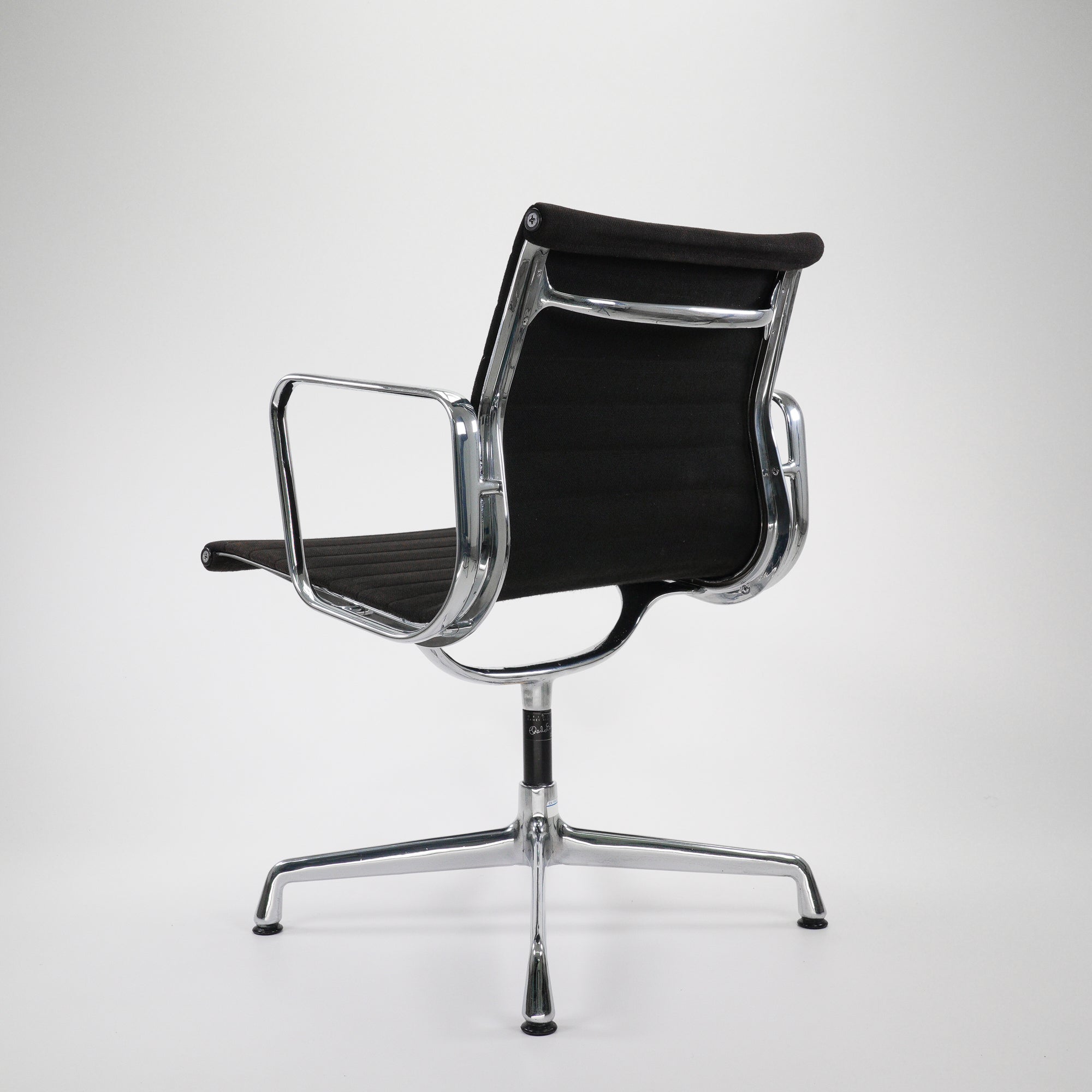 Vitra | EA107