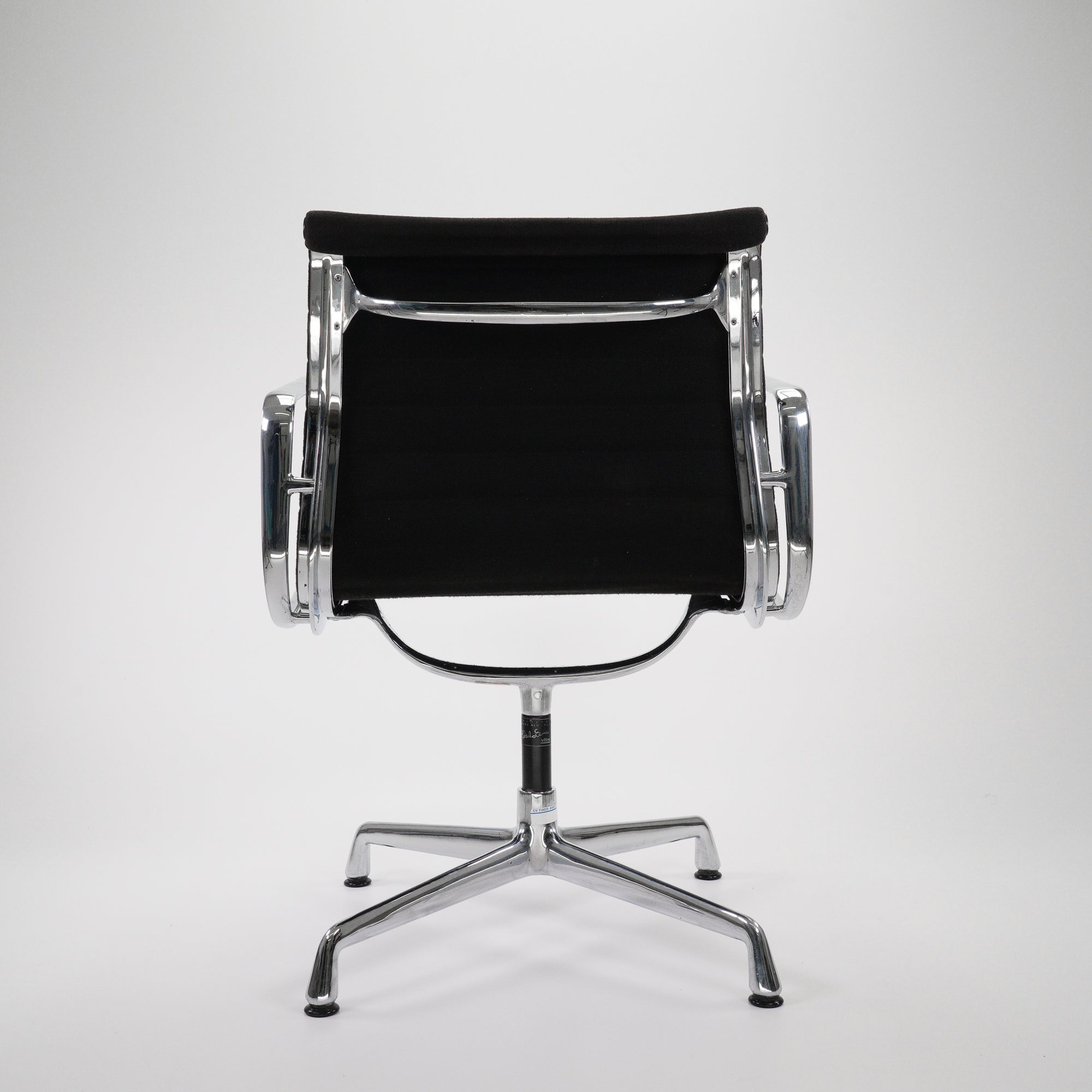 Vitra | EA107